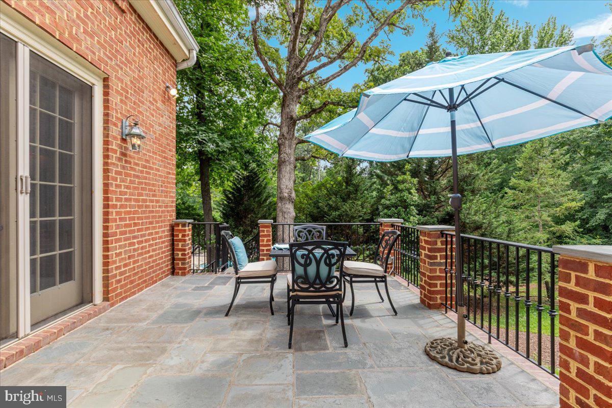 LEEWOOD - Residential