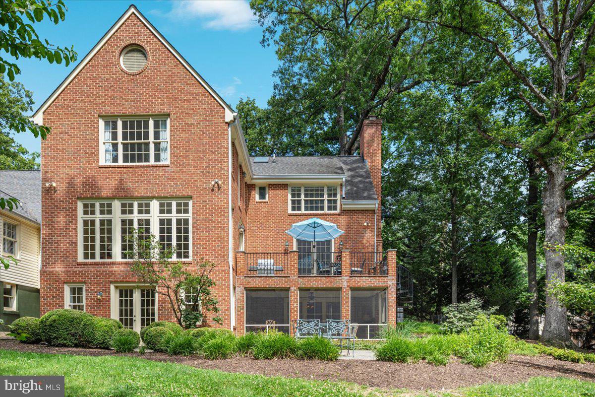 LEEWOOD - Residential