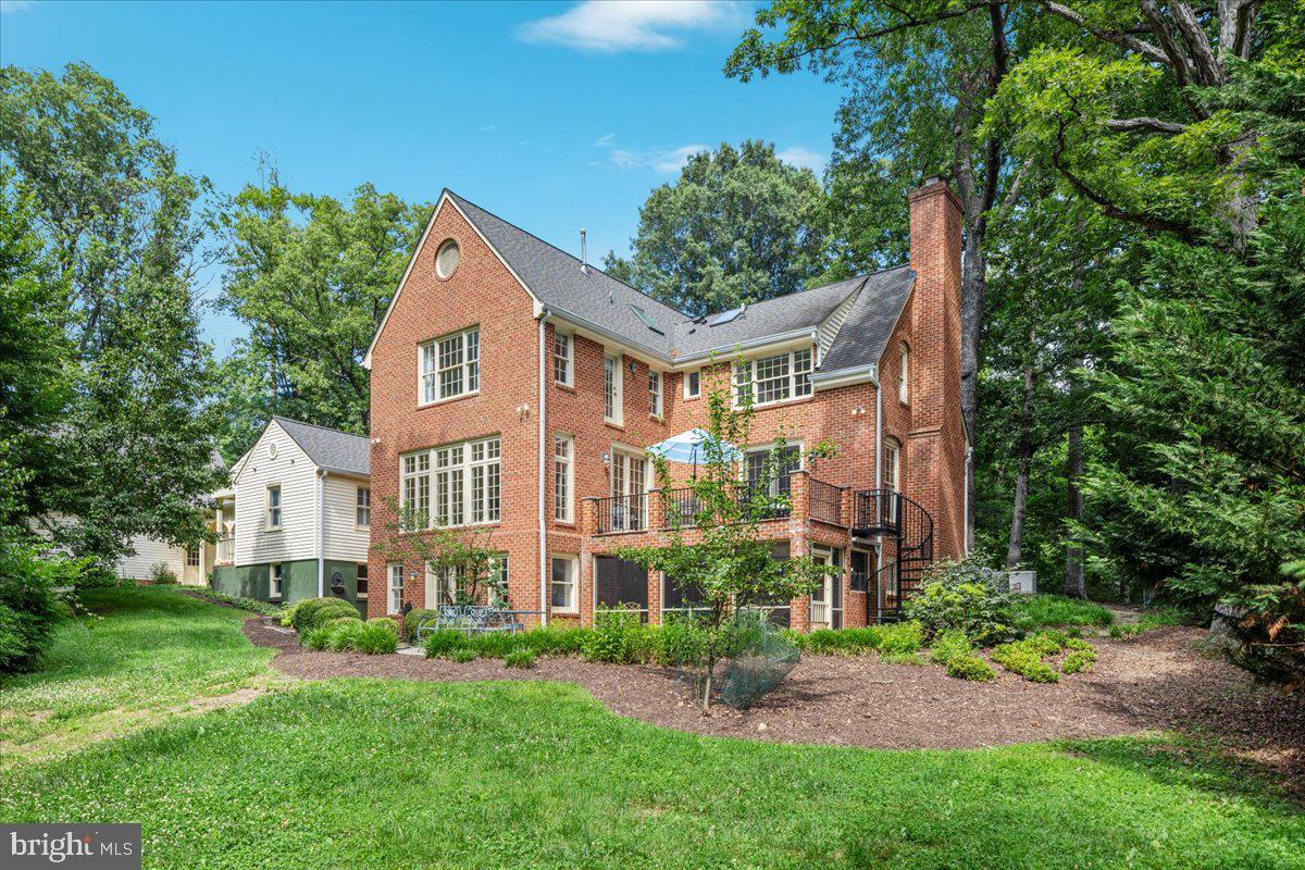 LEEWOOD - Residential