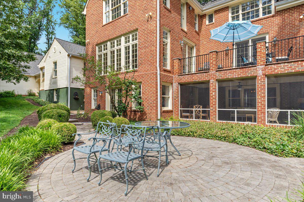 LEEWOOD - Residential