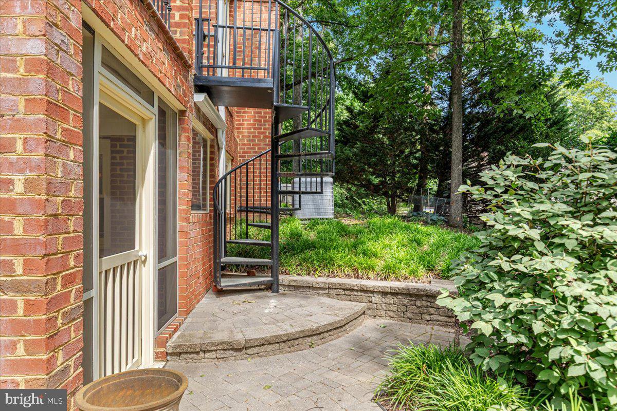 LEEWOOD - Residential