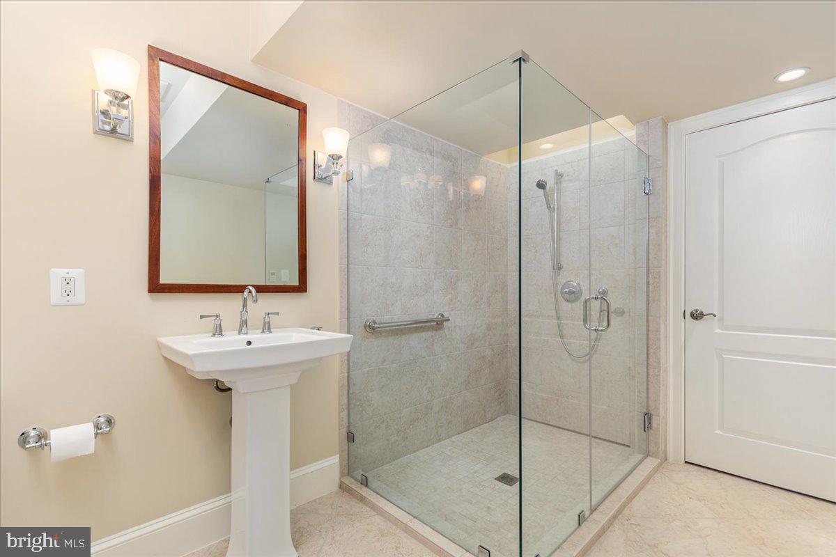 LEEWOOD - Residential
