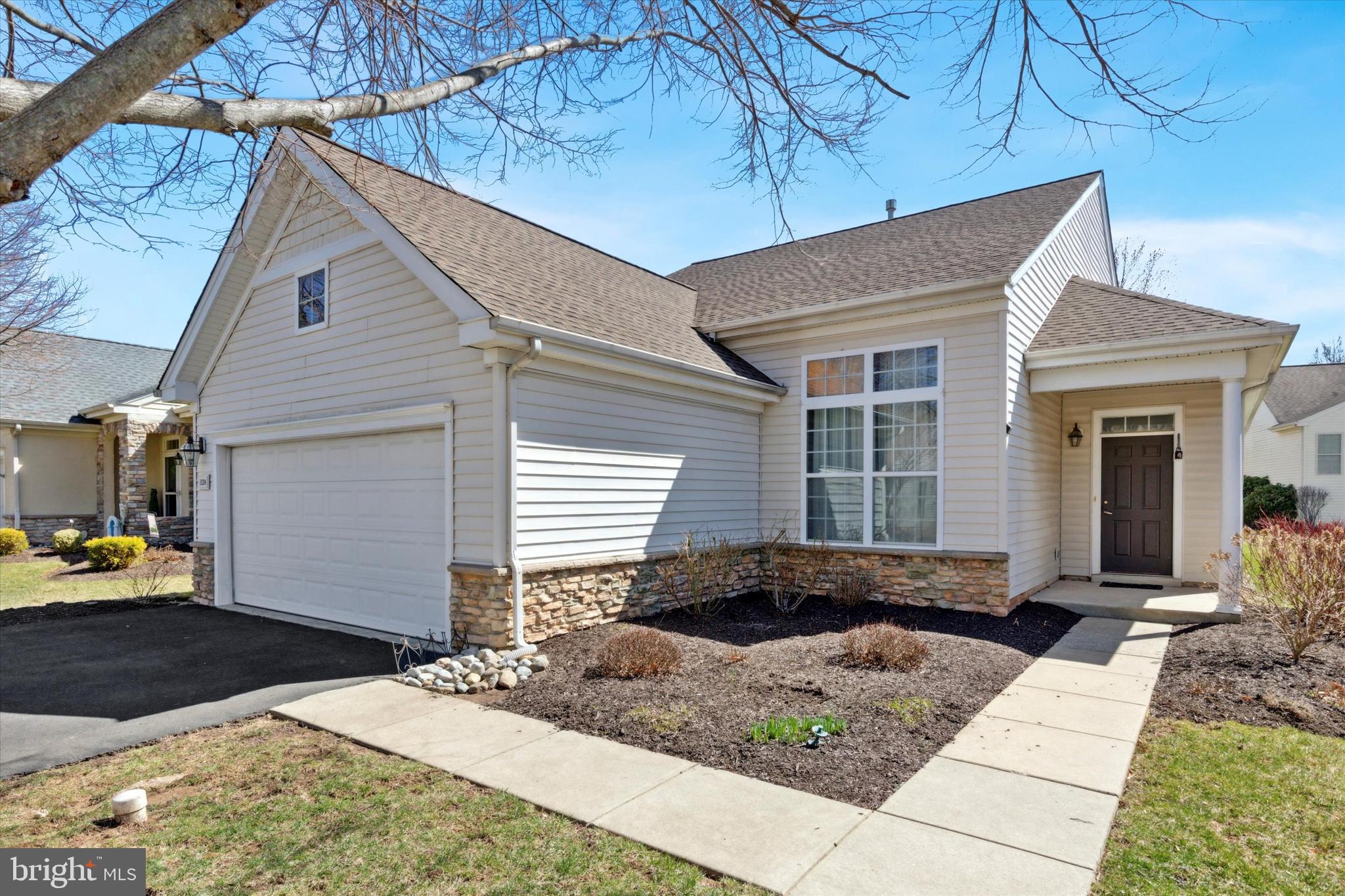 WARWICK MANOR - Residential