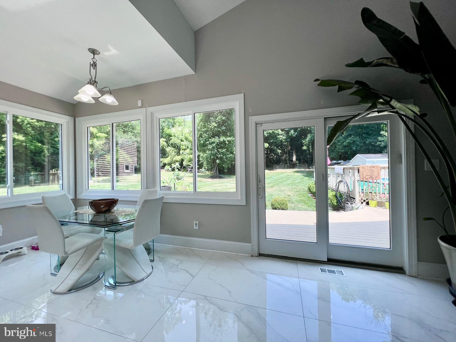 HUNTINGDON VALLEY - Residential