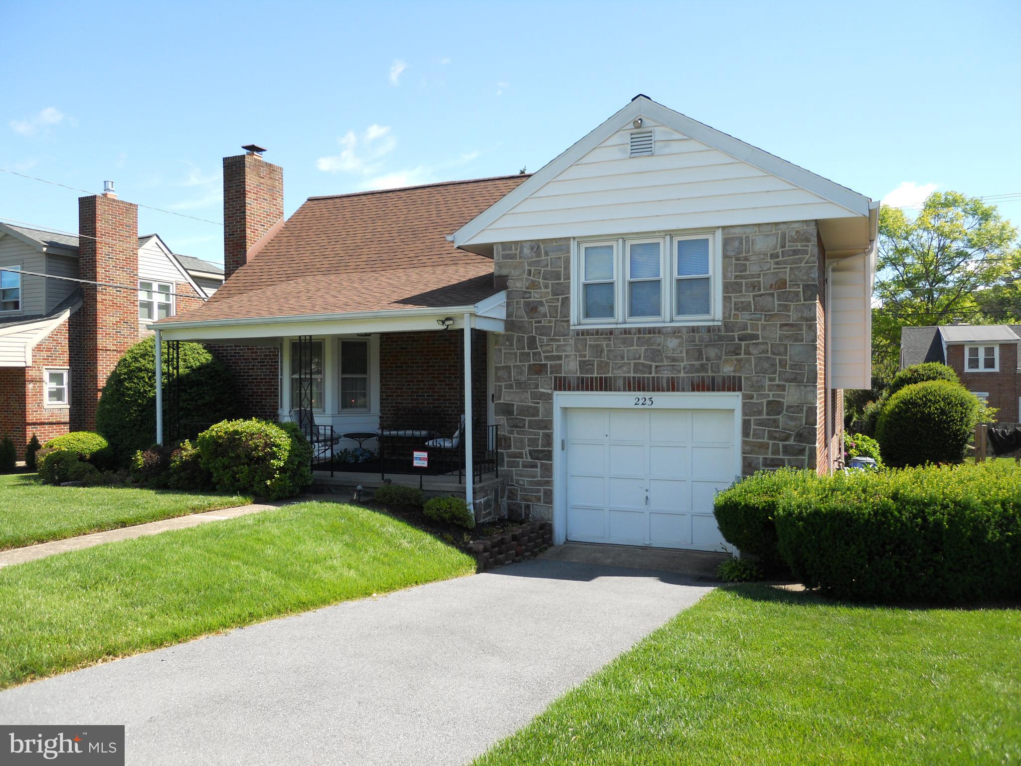 Super clean Whitman Split Level on the Exeter Side of Pennside, 3 bedrooms with huge unfinished attic that could be 4th bedroom, 1 1/2 baths, one-car attached garage, newer roof, furnace and central air. Some newer replacement windows and security system.  Hardwood floors under carpet, built-in in kitchen and rear bedroom, 200 amp electric service.  Close to Antietam Community Pool & Rec Center, bus service, shopping.  Wood fireplace in living room, quick possession.  All appliances remain.