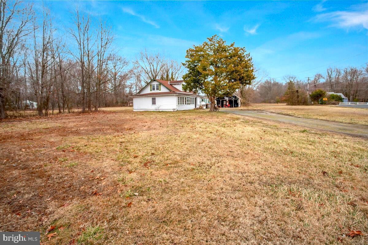 Beautiful 1.64acre corner lot could be sub divided 3-5 lots. Great location. Enjoy the convenience of local restaurants and shopping, all just minutes away from the current home.