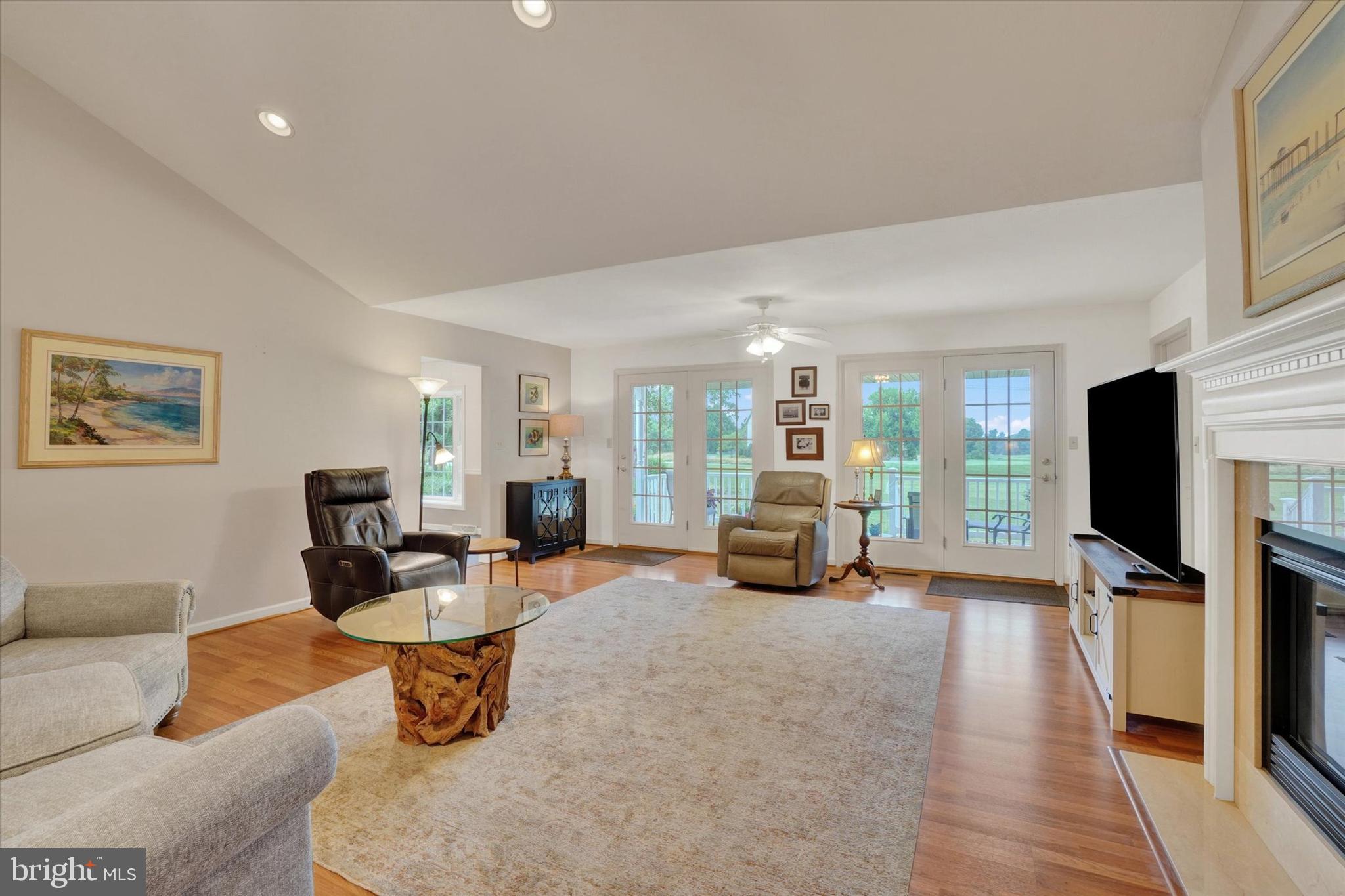 OUTDOOR COUNTRY CLUB - Residential