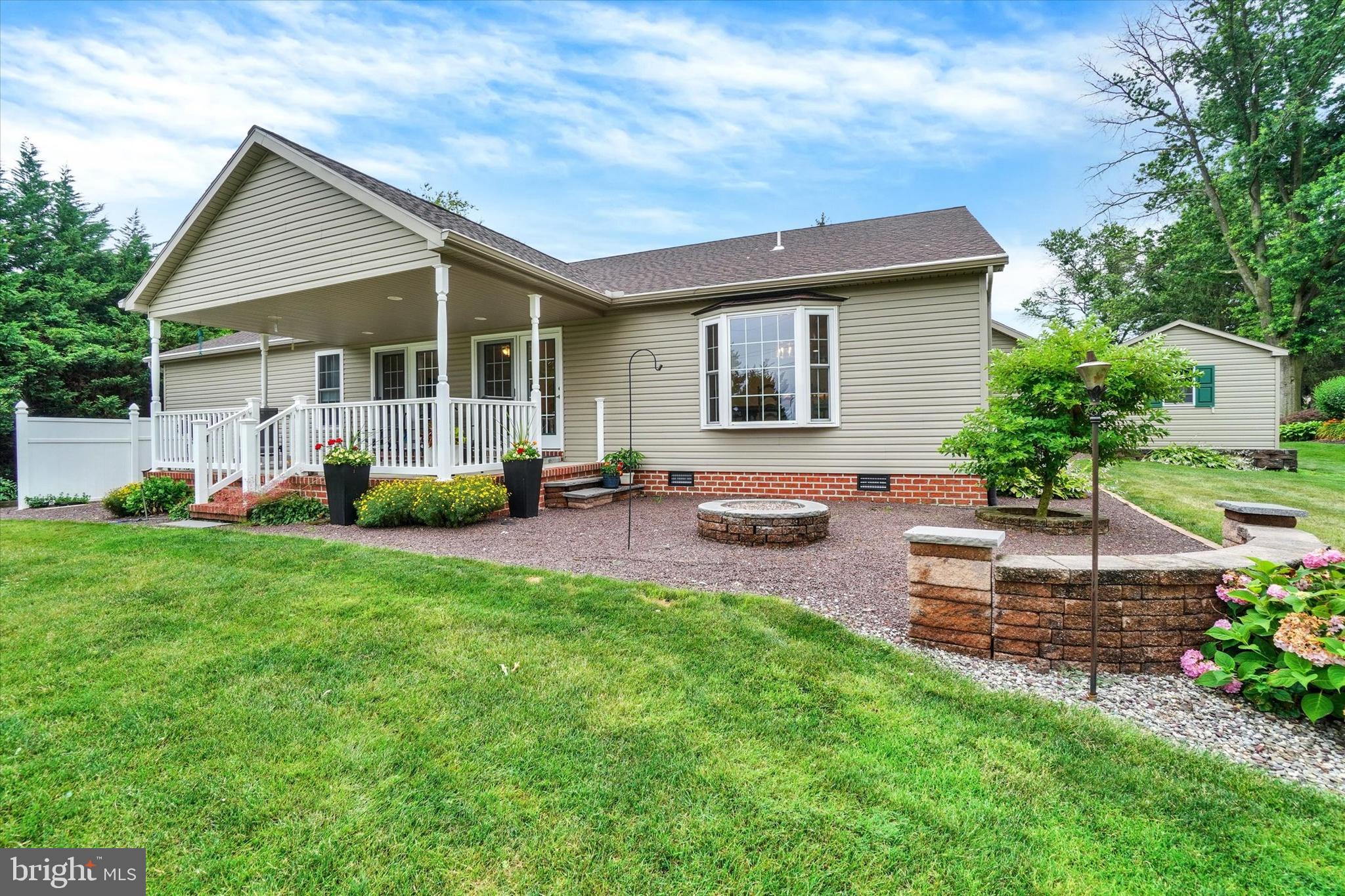 OUTDOOR COUNTRY CLUB - Residential