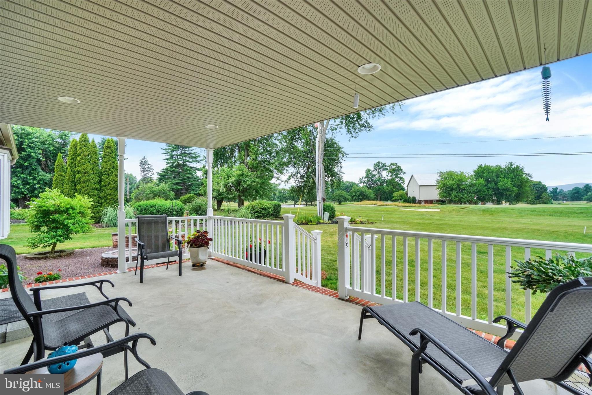 OUTDOOR COUNTRY CLUB - Residential