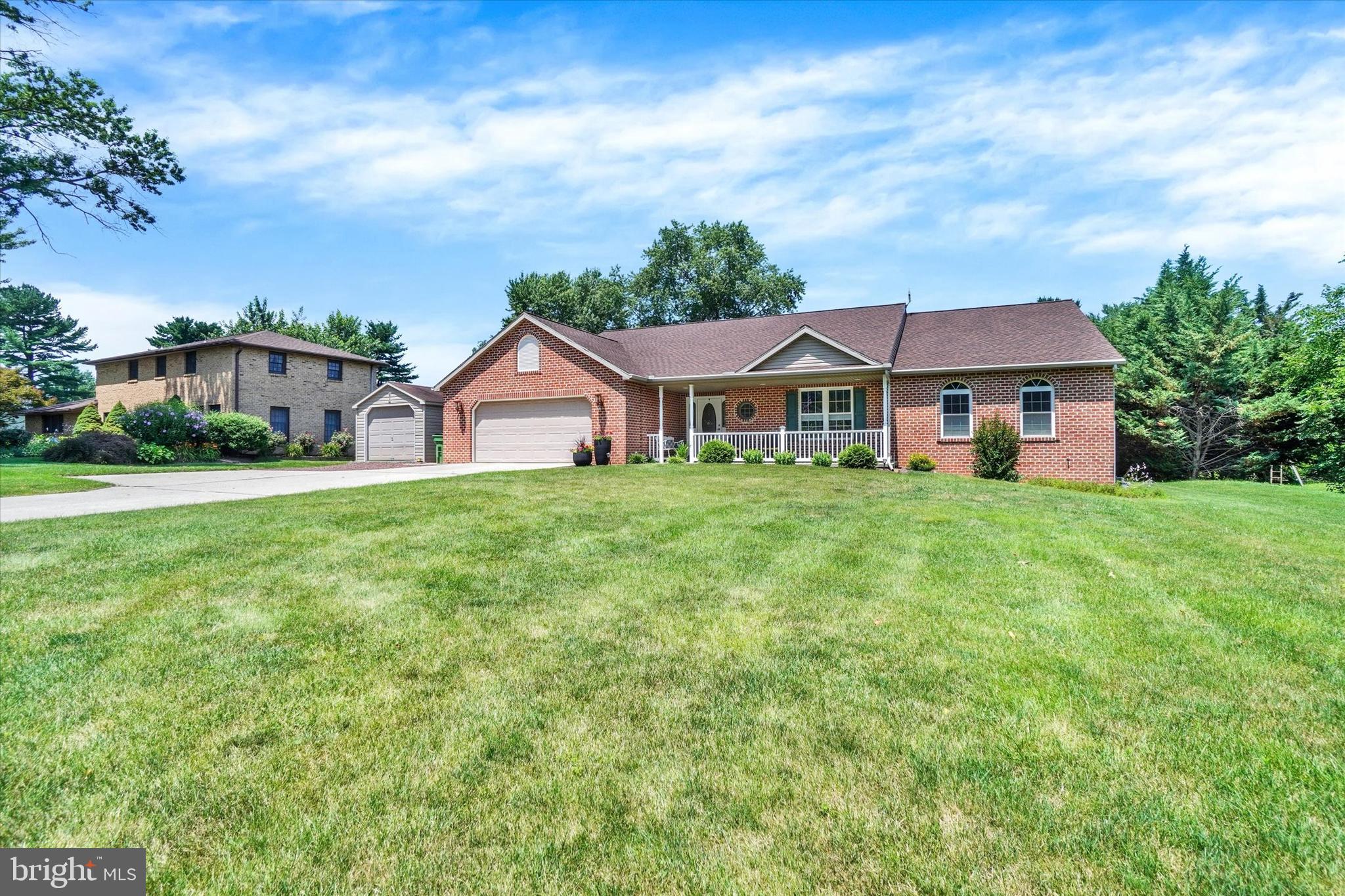 OUTDOOR COUNTRY CLUB - Residential