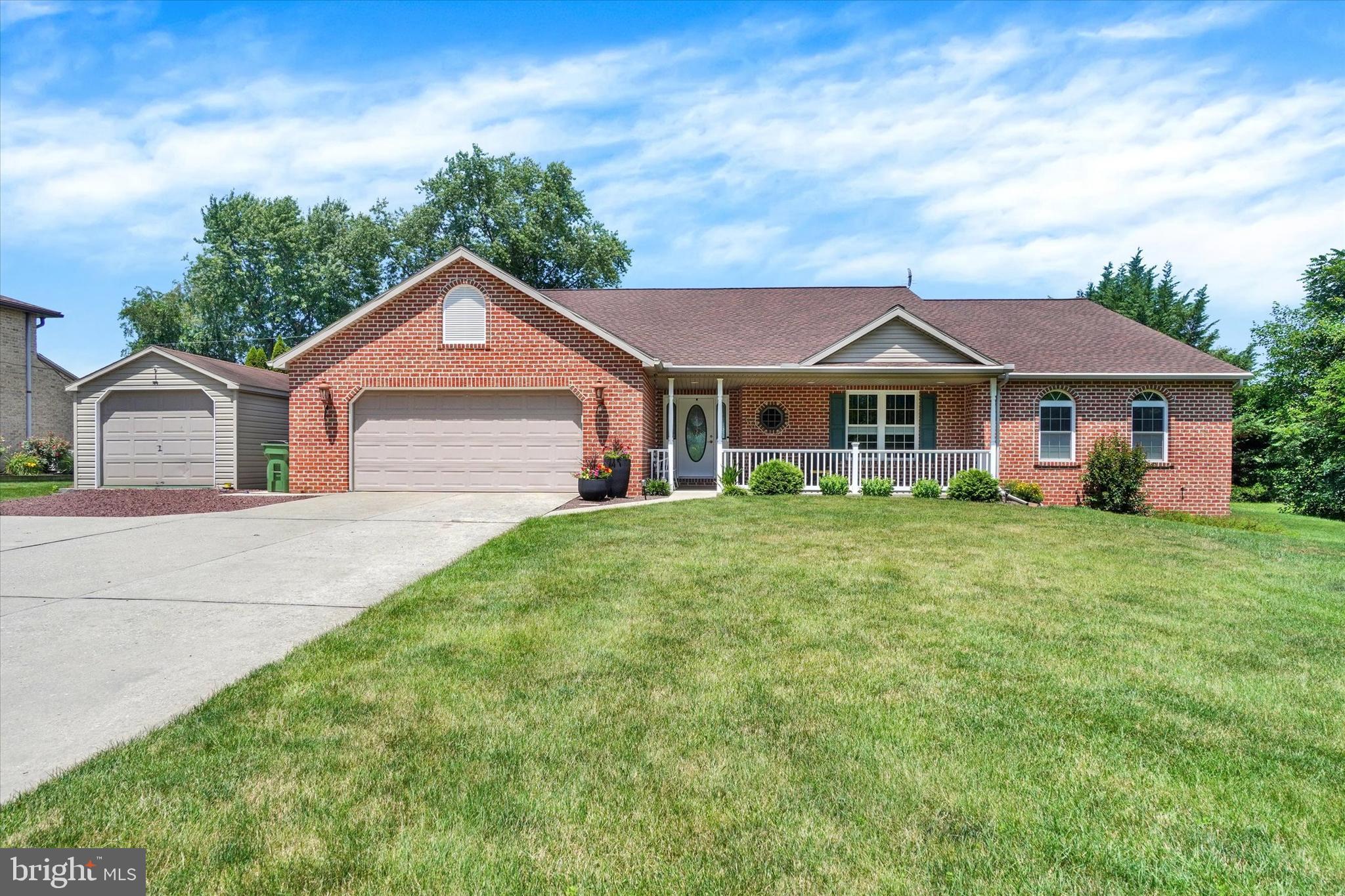OUTDOOR COUNTRY CLUB - Residential
