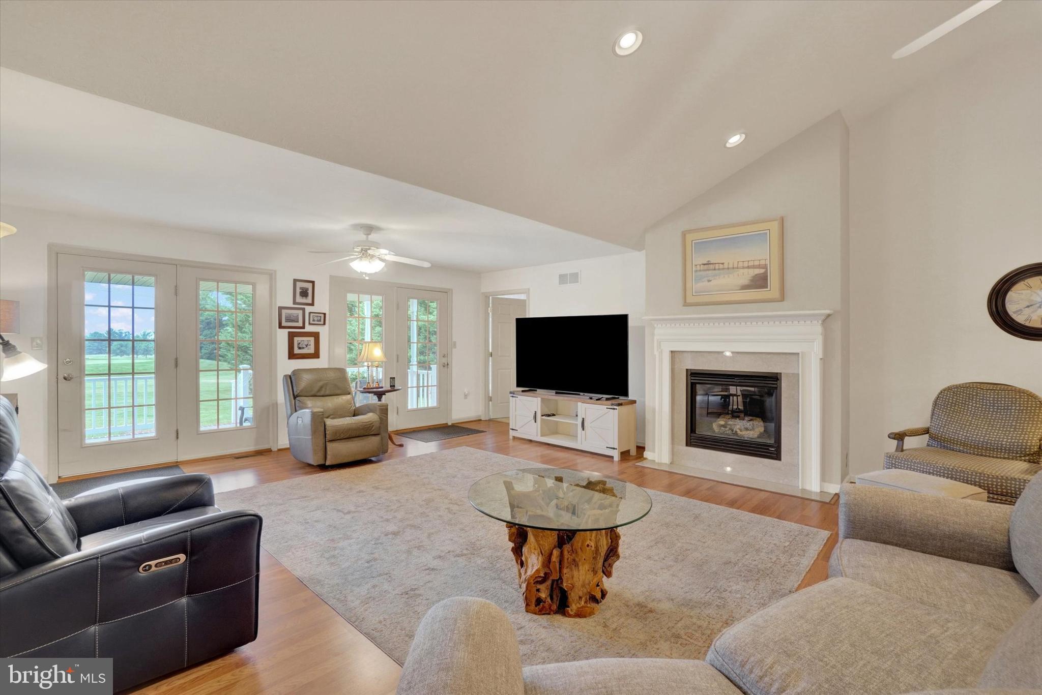 OUTDOOR COUNTRY CLUB - Residential