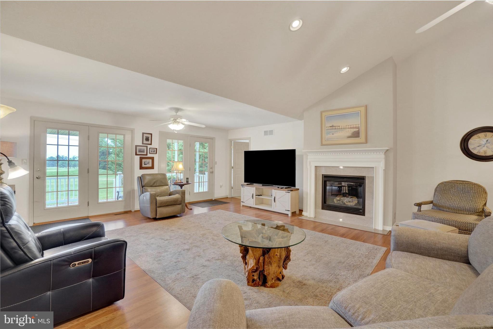 OUTDOOR COUNTRY CLUB - Residential