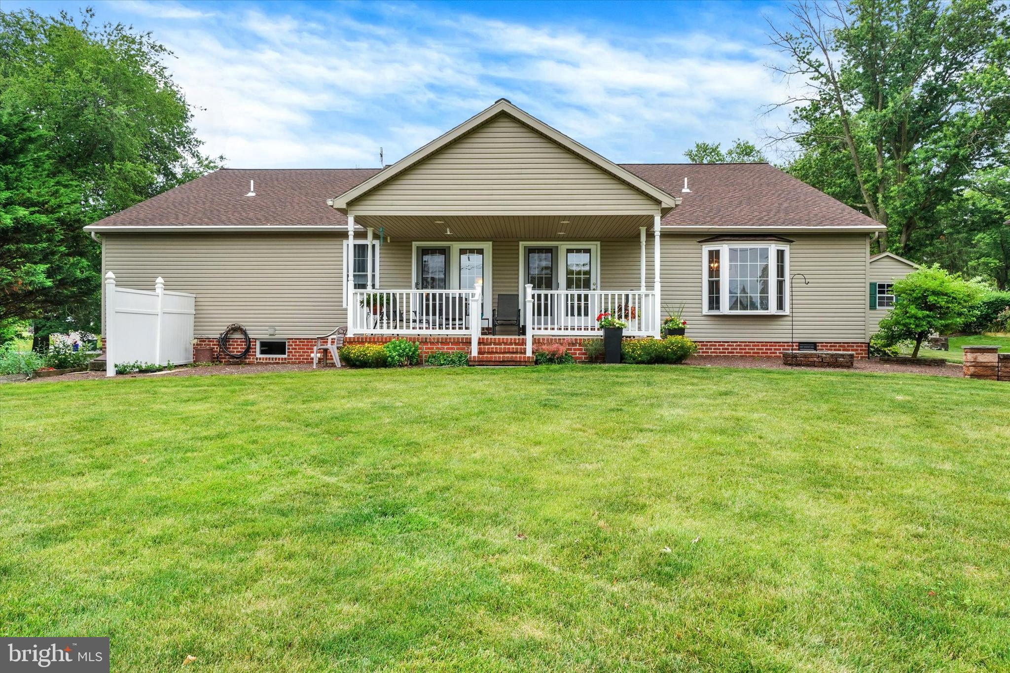 OUTDOOR COUNTRY CLUB - Residential
