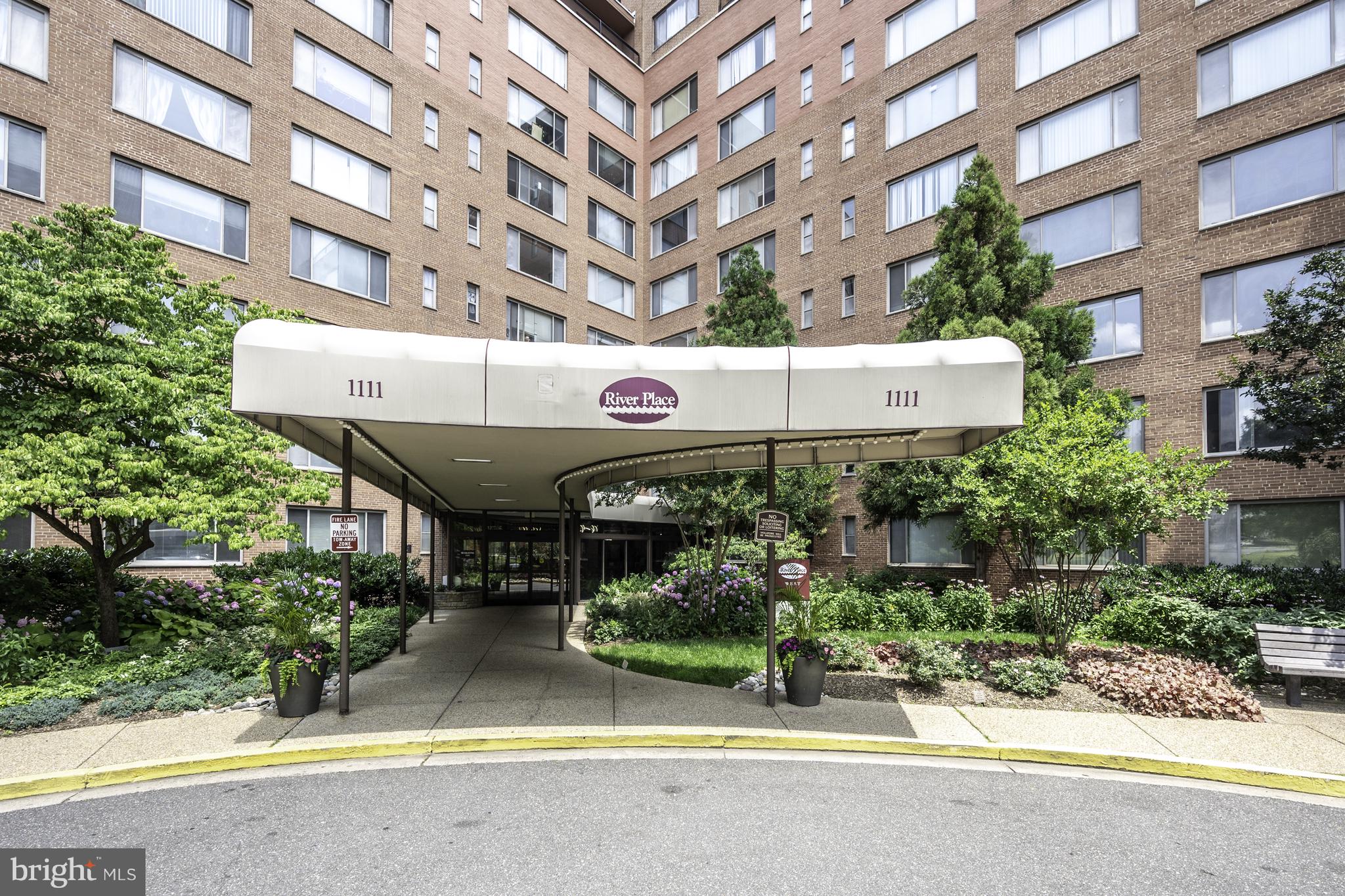 RIVER PLACE - Residential