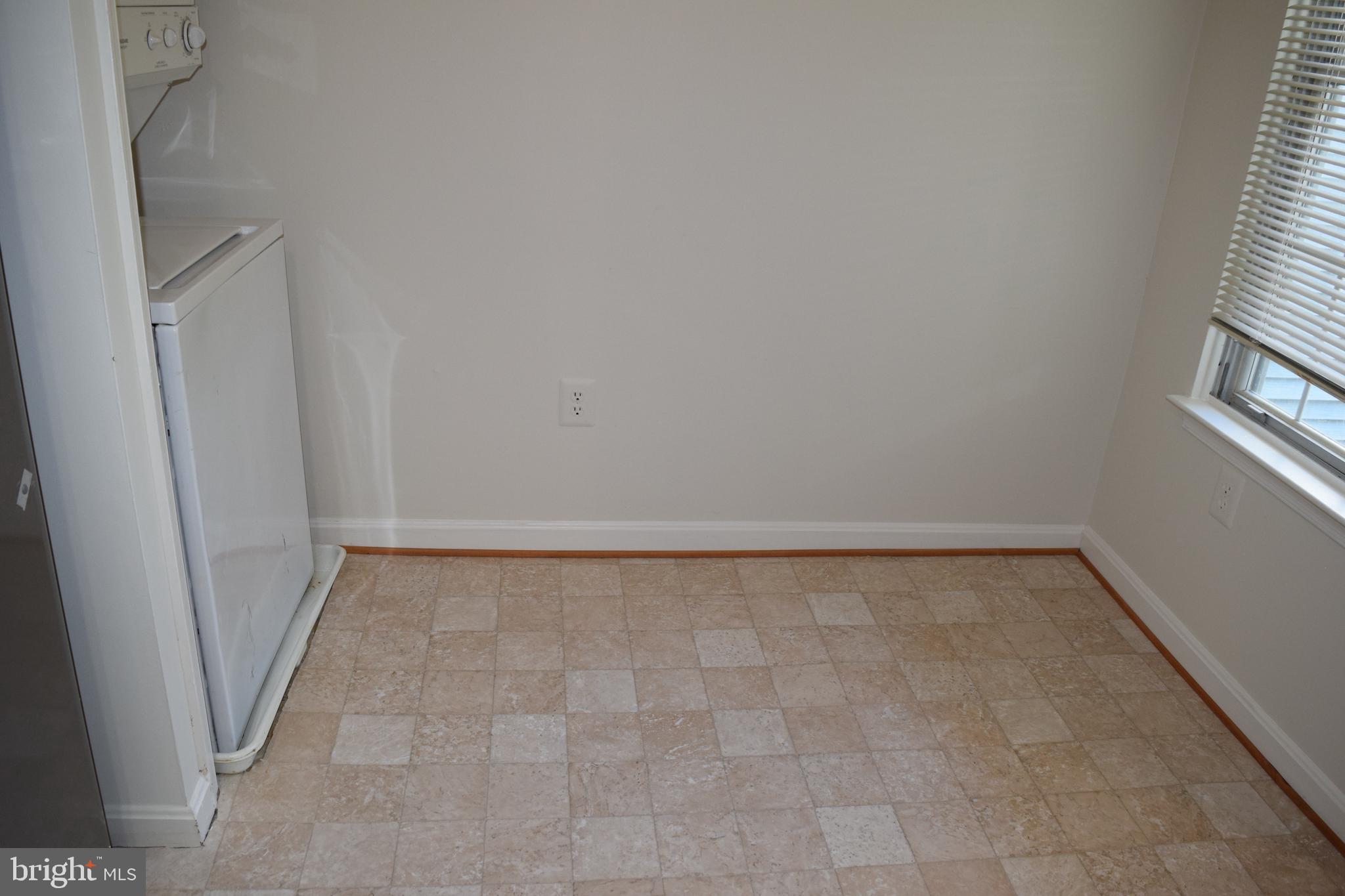 CLUSTERS AT WOODLAWN - Residential Lease