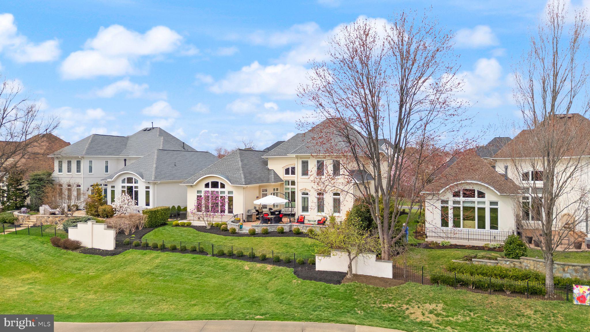 RIVER CREEK - Residential