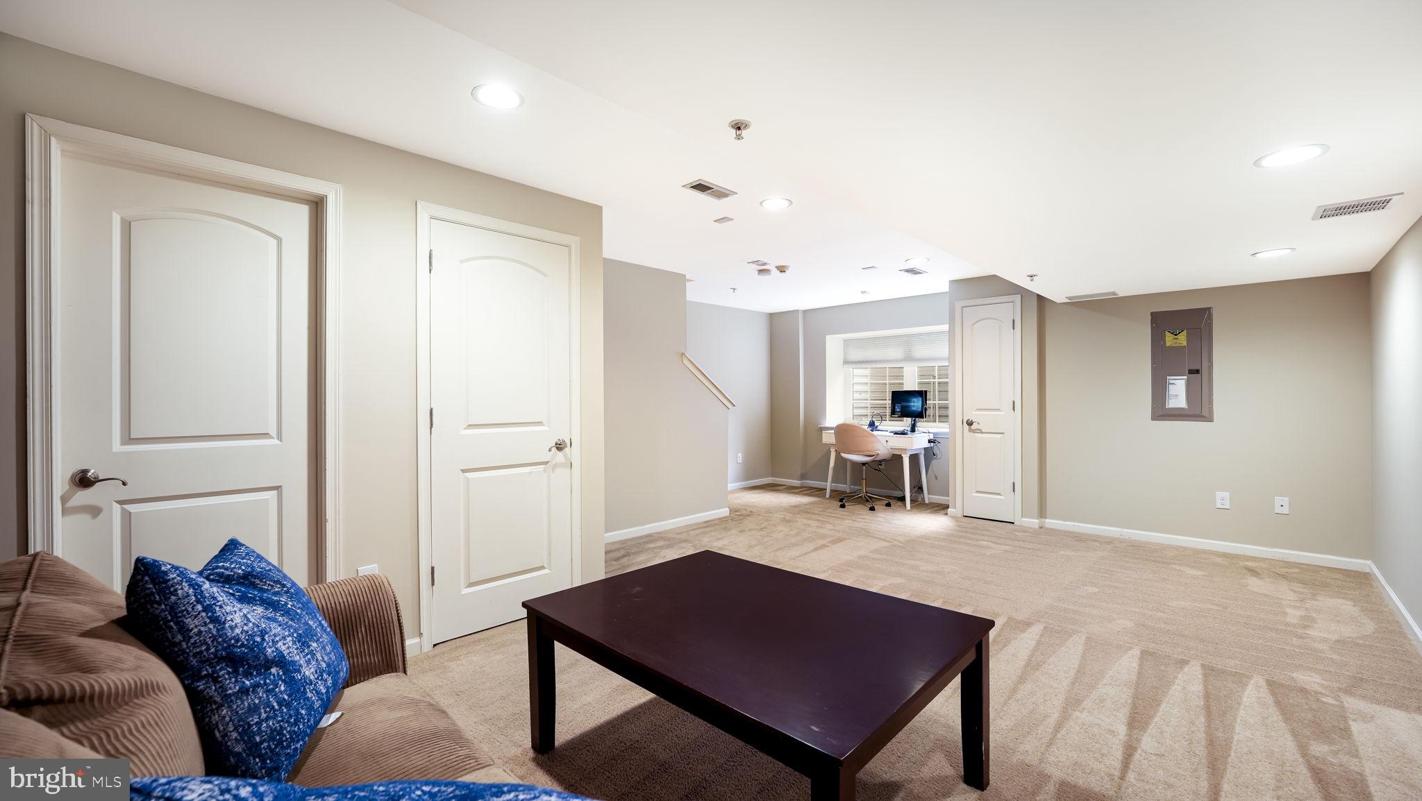 CARRIAGE HILL - Residential