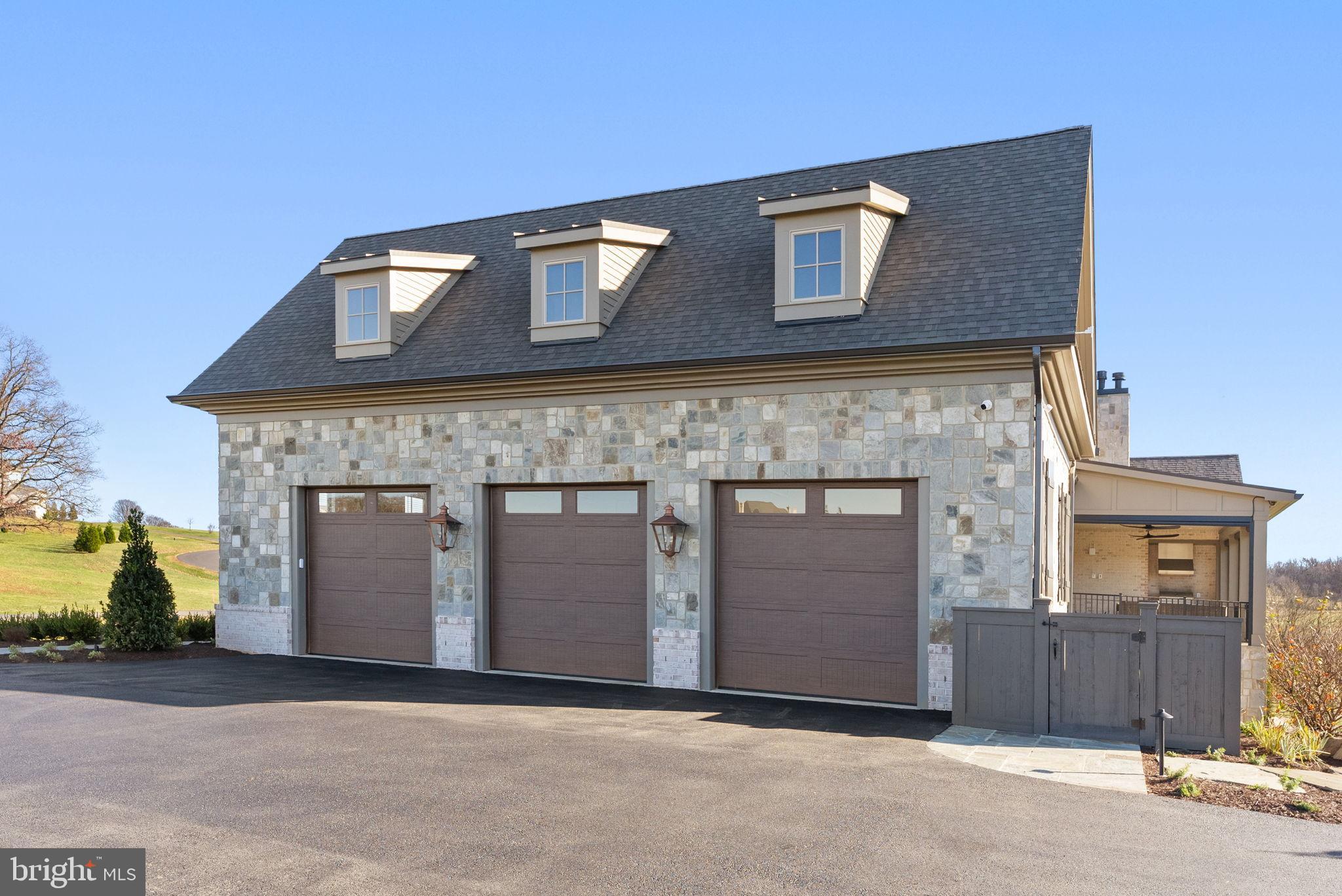 ESTATES @ CREIGHTON FARM - Residential