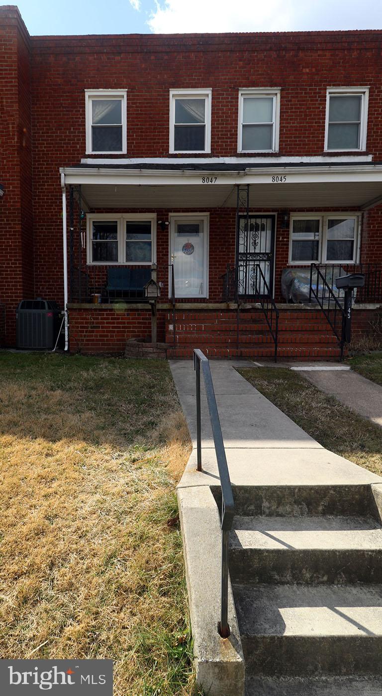 Under $200k, bring your best offer for this 3-bedroom, 1-bathroom home located across the street from the park.# full levels of living space waiting for your personal touch. ACROSS FROM THE PARK AND BEAR CREEK , THREE BLOCKS FROM EASTCREST SWIMMING POOL AND BOATING CLUB!