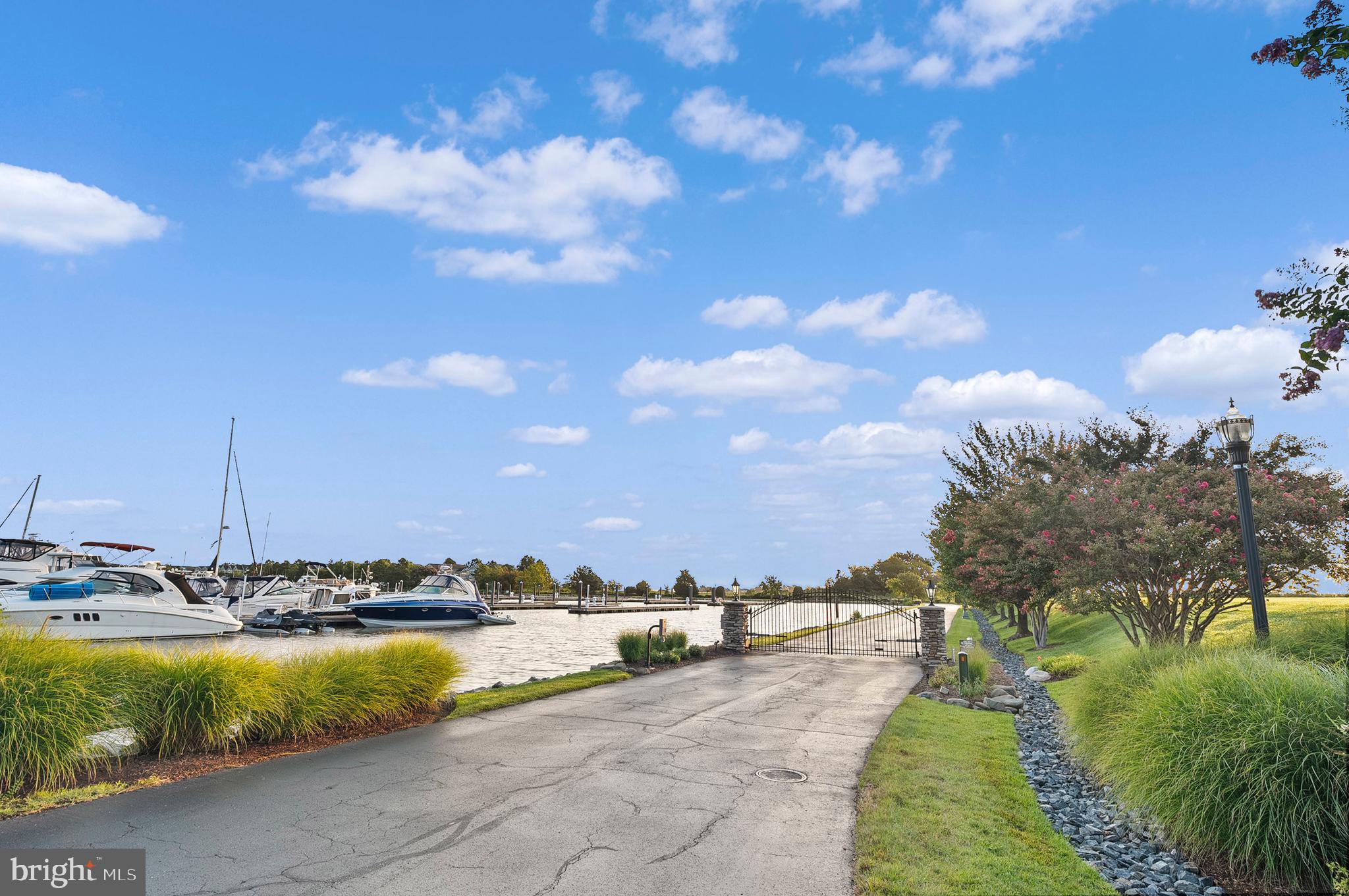 NARROWS POINTE - Residential