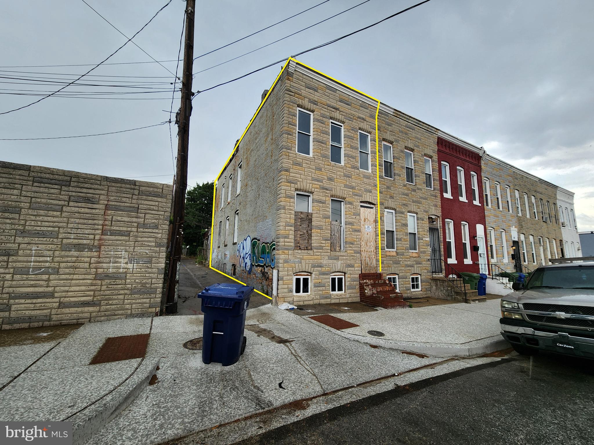 ONLINE AUCTION: Bidding begins 06/30/2026 @ 10:00 AM. Bidding ends 07/02/2026 @ 11:30 AM.  This auction takes place on the Ashland Auction Group Bidding Platform. List Price is Suggested Opening Bid. Deposit: $5,000. End-unit townhome located in the Carrollton Ridge neighborhood. Within +/- 1 mile of Carroll Park and Westside Shopping Center. Nearest major traffic arteries include Wilkens Ave and S Monroe St.