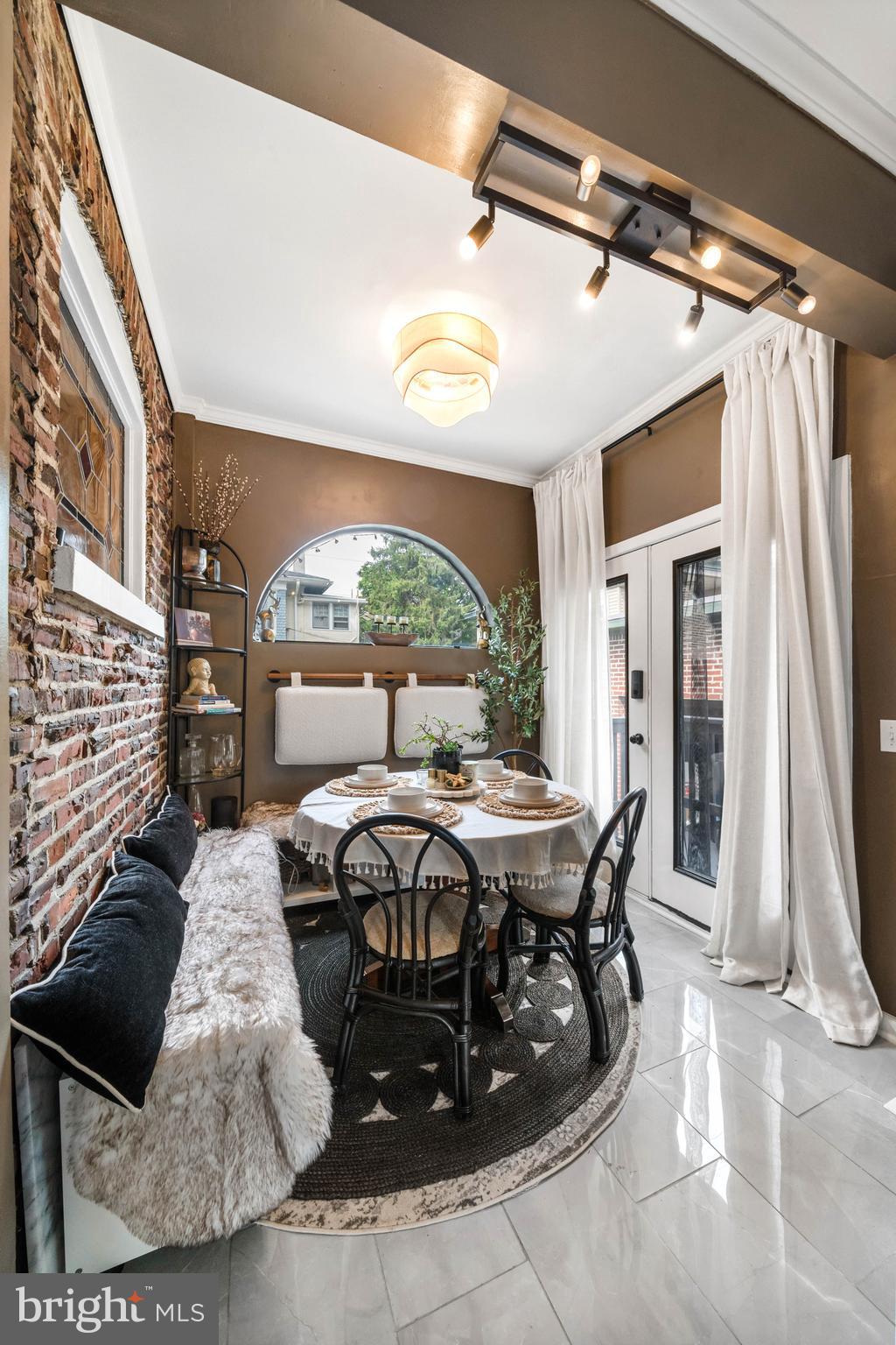 COOL SPRING - Residential