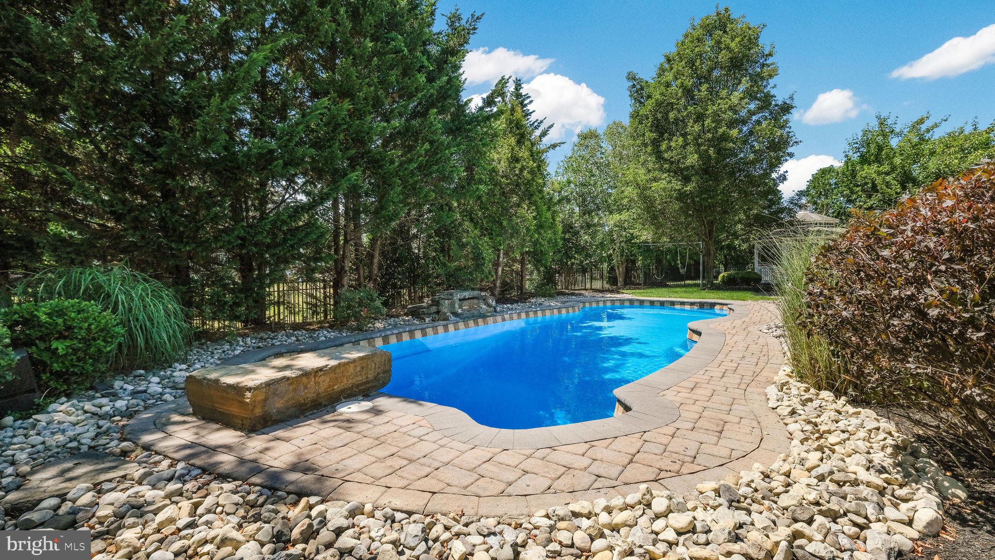 DEVONSHIRE ESTATES - Residential