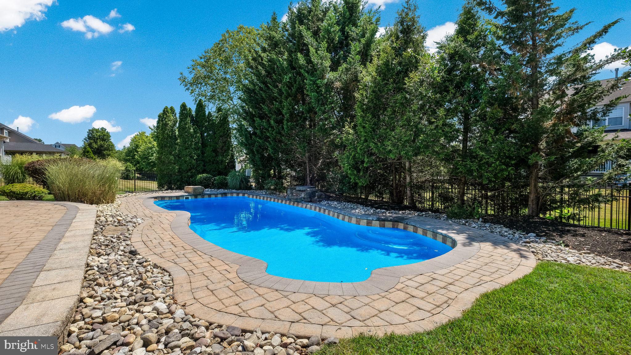 DEVONSHIRE ESTATES - Residential