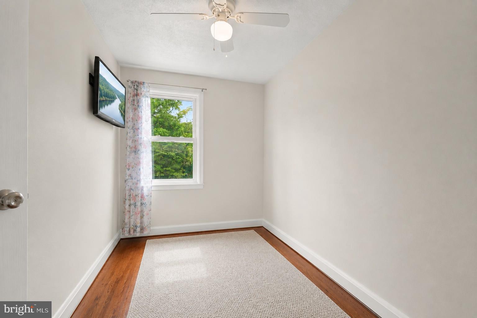 LEEANNE - Residential