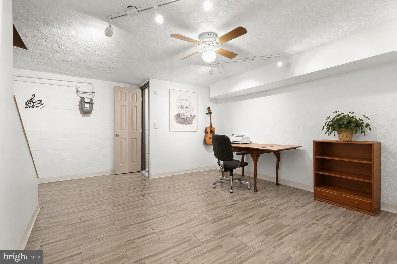 LEEANNE - Residential
