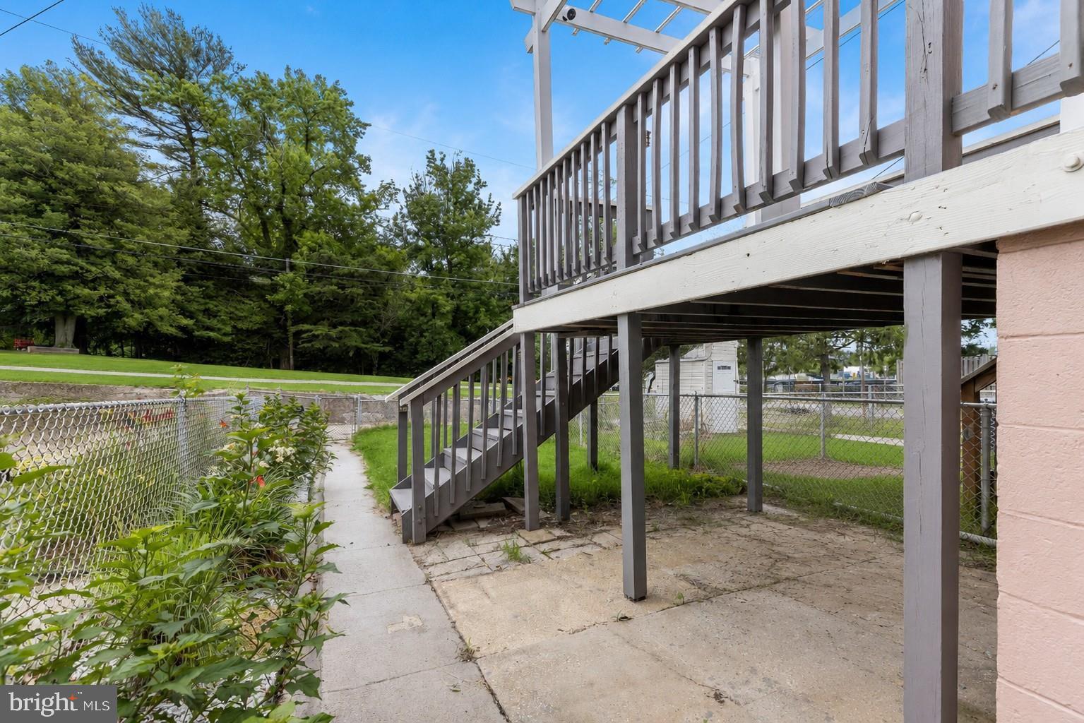 LEEANNE - Residential