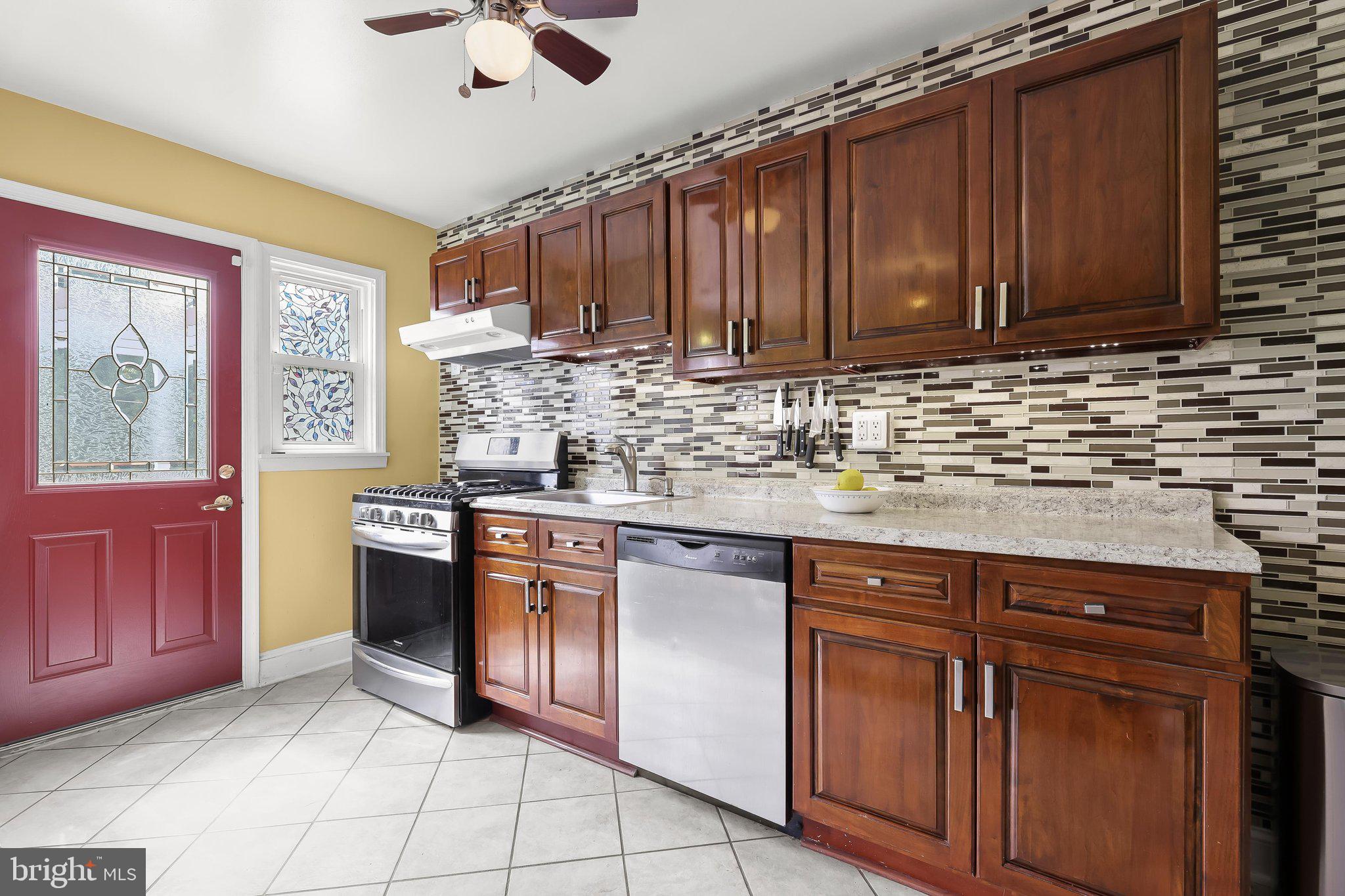 LEEANNE - Residential