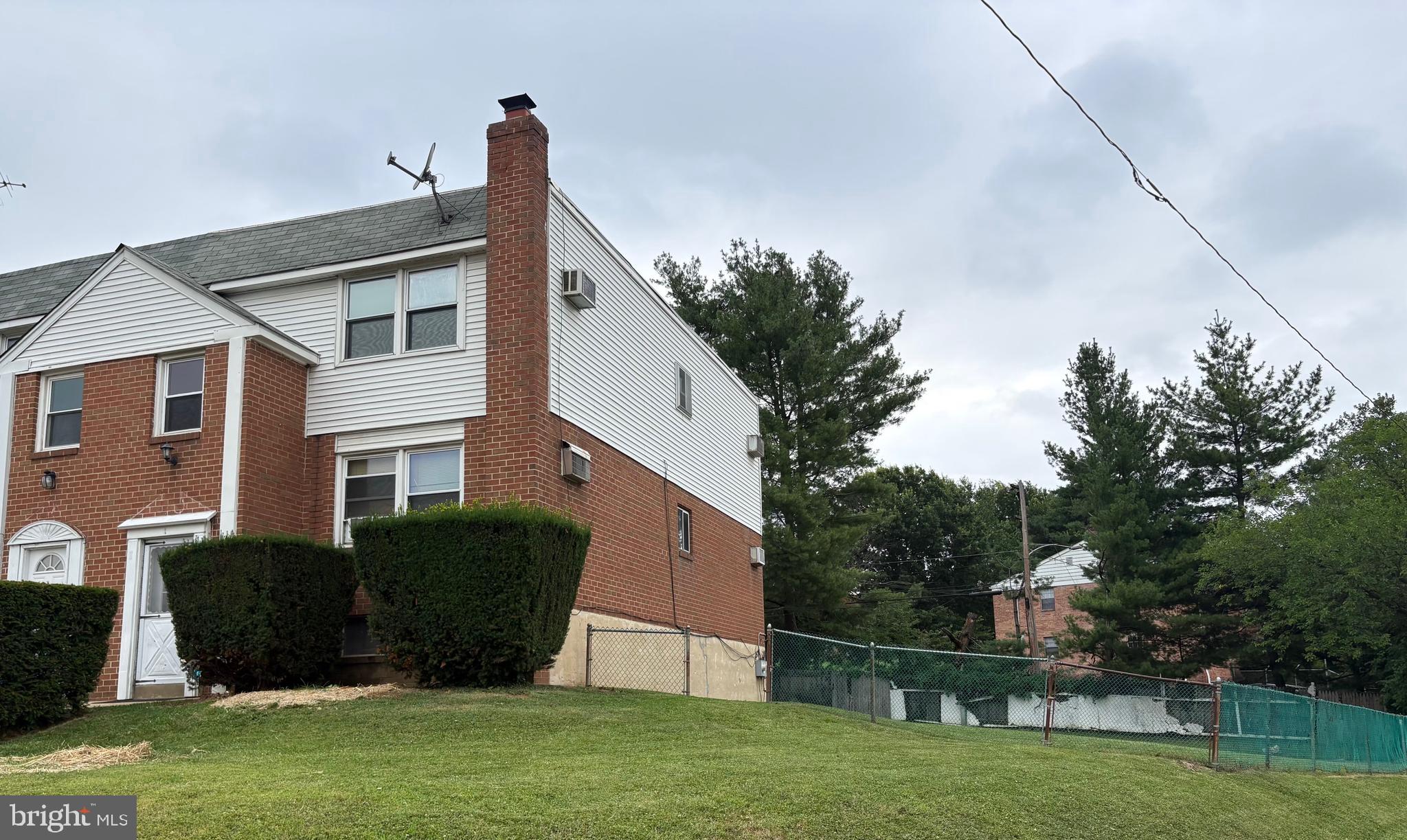 Come see this Well-Maintained Duplex with Excellent Cash Flow! Nice End Unit with a Side Yard. Live in one unit and rent out the other! Separate Water and Electric for Each Unit. Window A/C Units to keep you cool on hot days. Each Unit Has One Car Garage. Schedule your showing today!