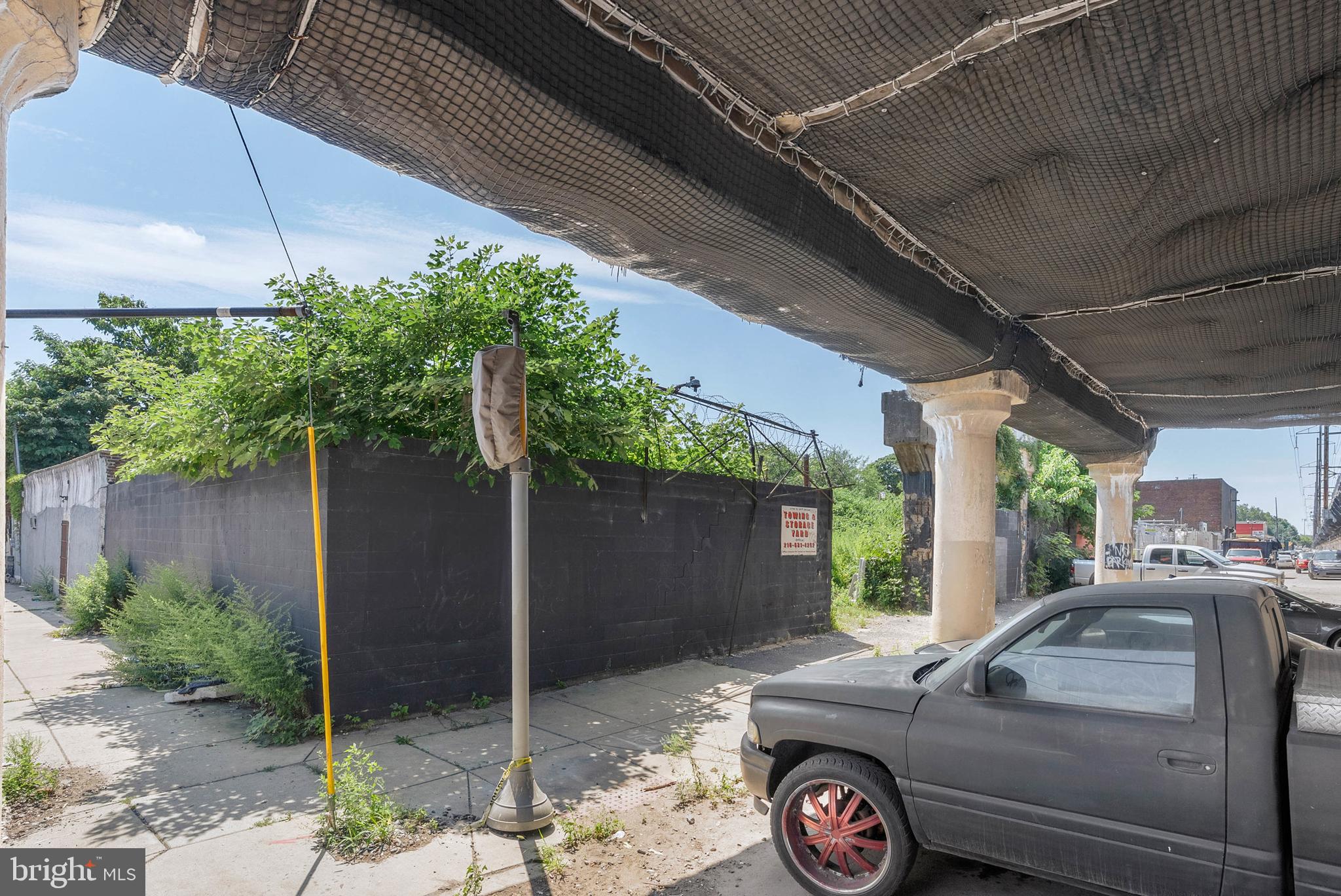 POINT BREEZE - Land