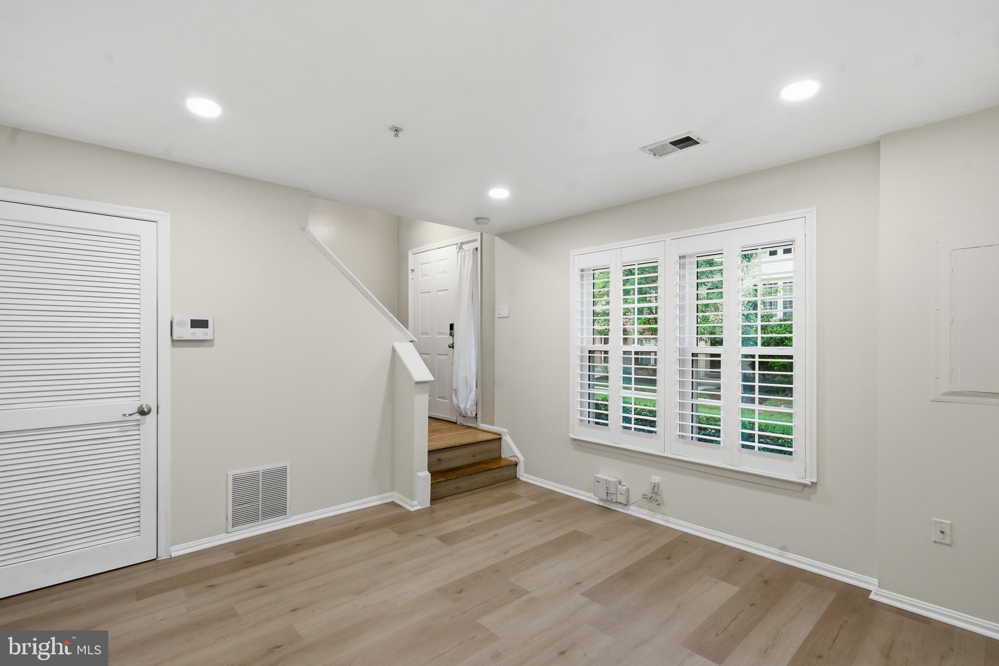 RUSSETT CENTER S - Residential