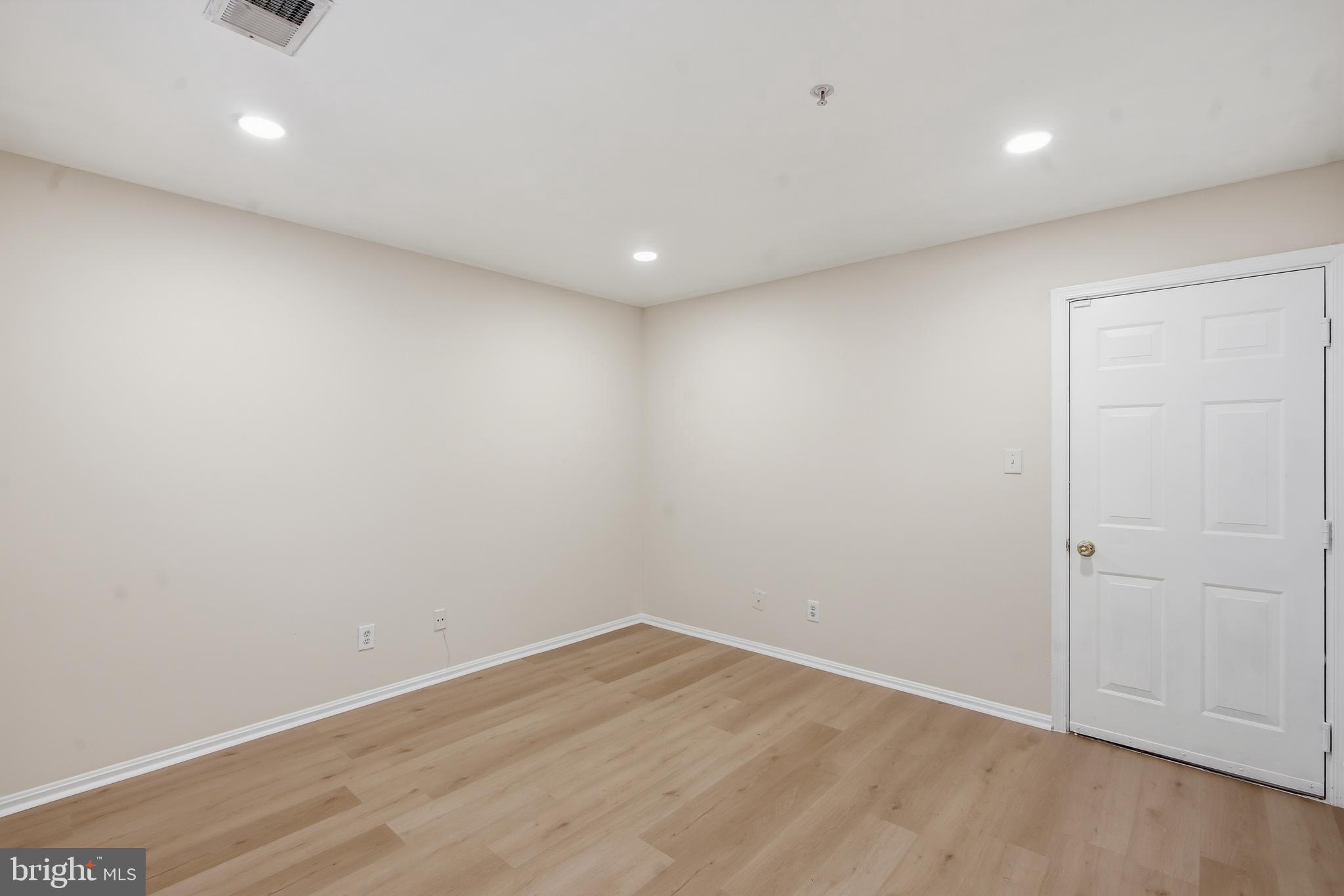 RUSSETT CENTER S - Residential
