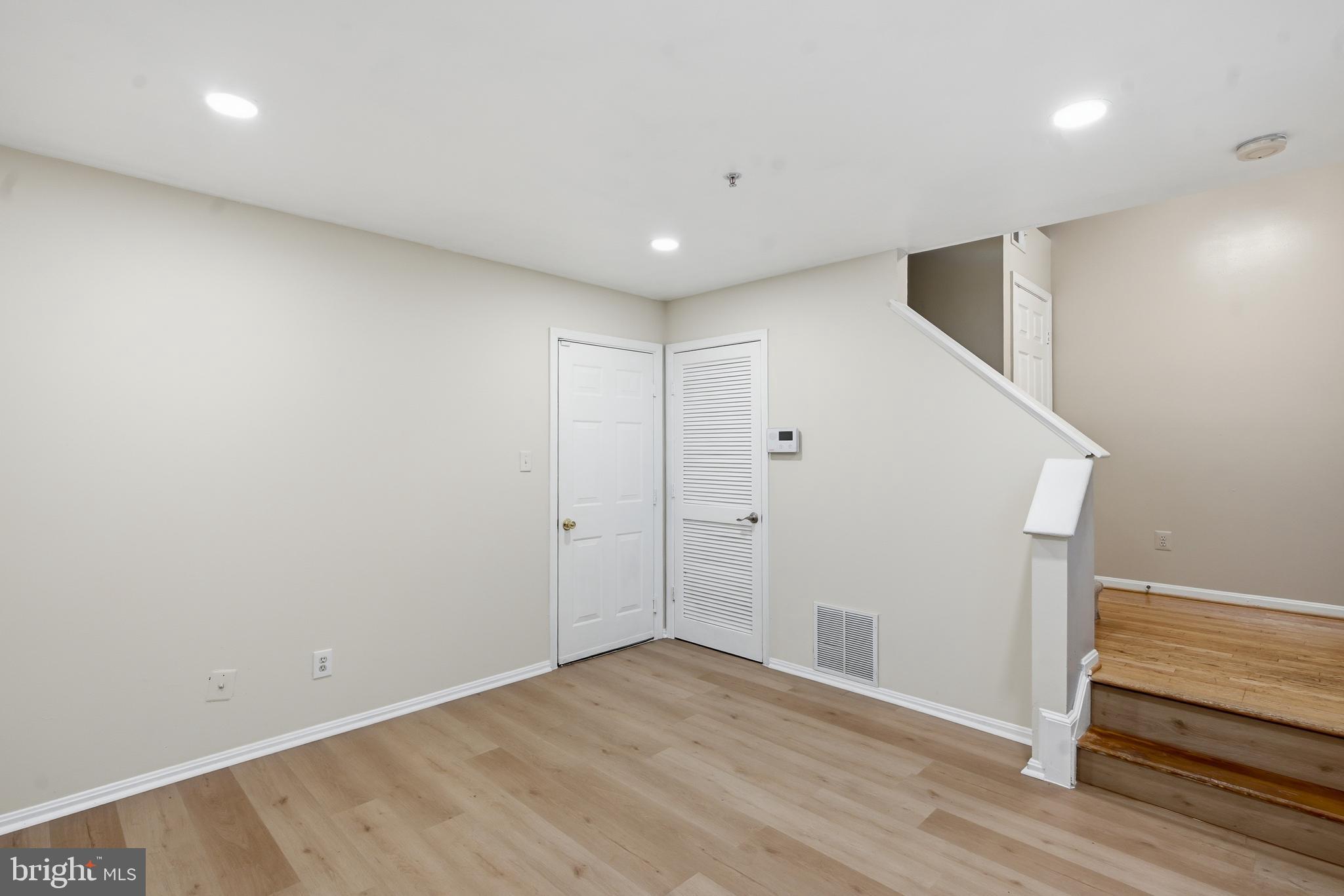 RUSSETT CENTER S - Residential