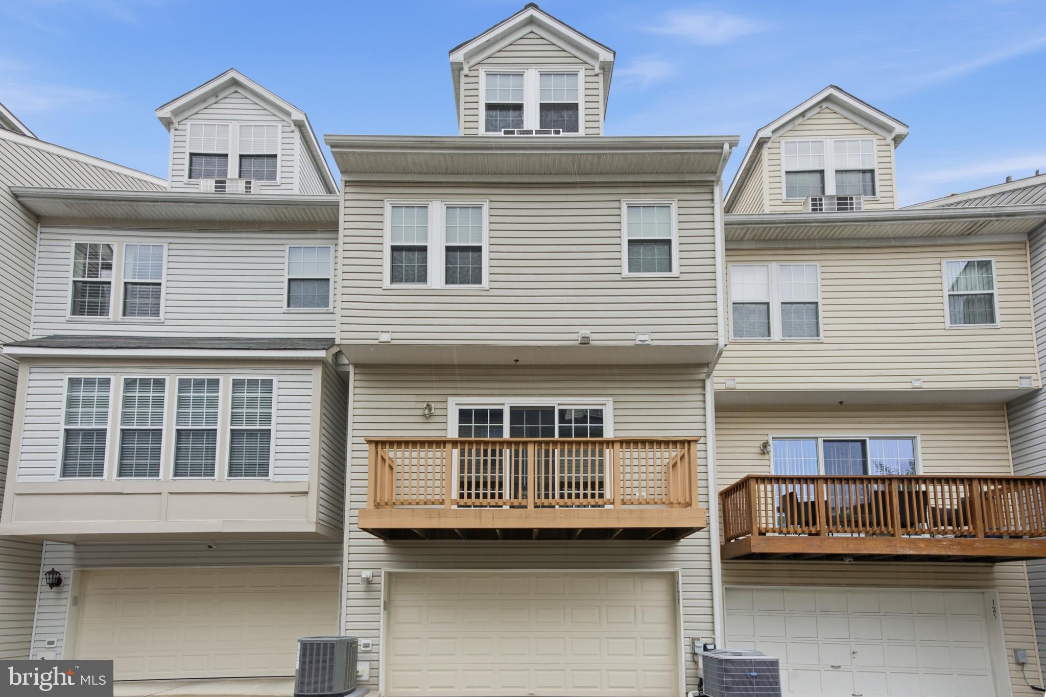 RUSSETT CENTER S - Residential