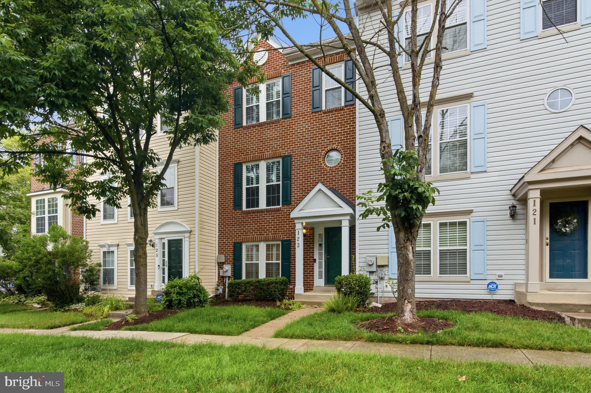 RUSSETT CENTER S - Residential
