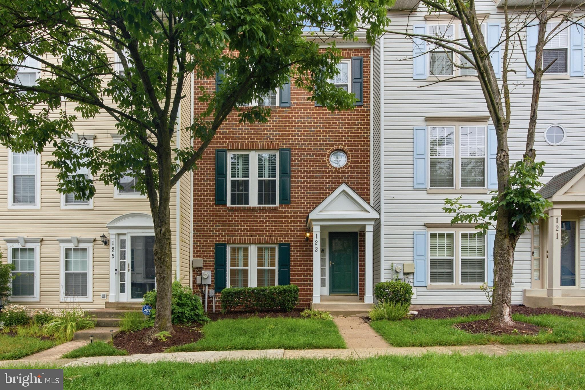 RUSSETT CENTER S - Residential