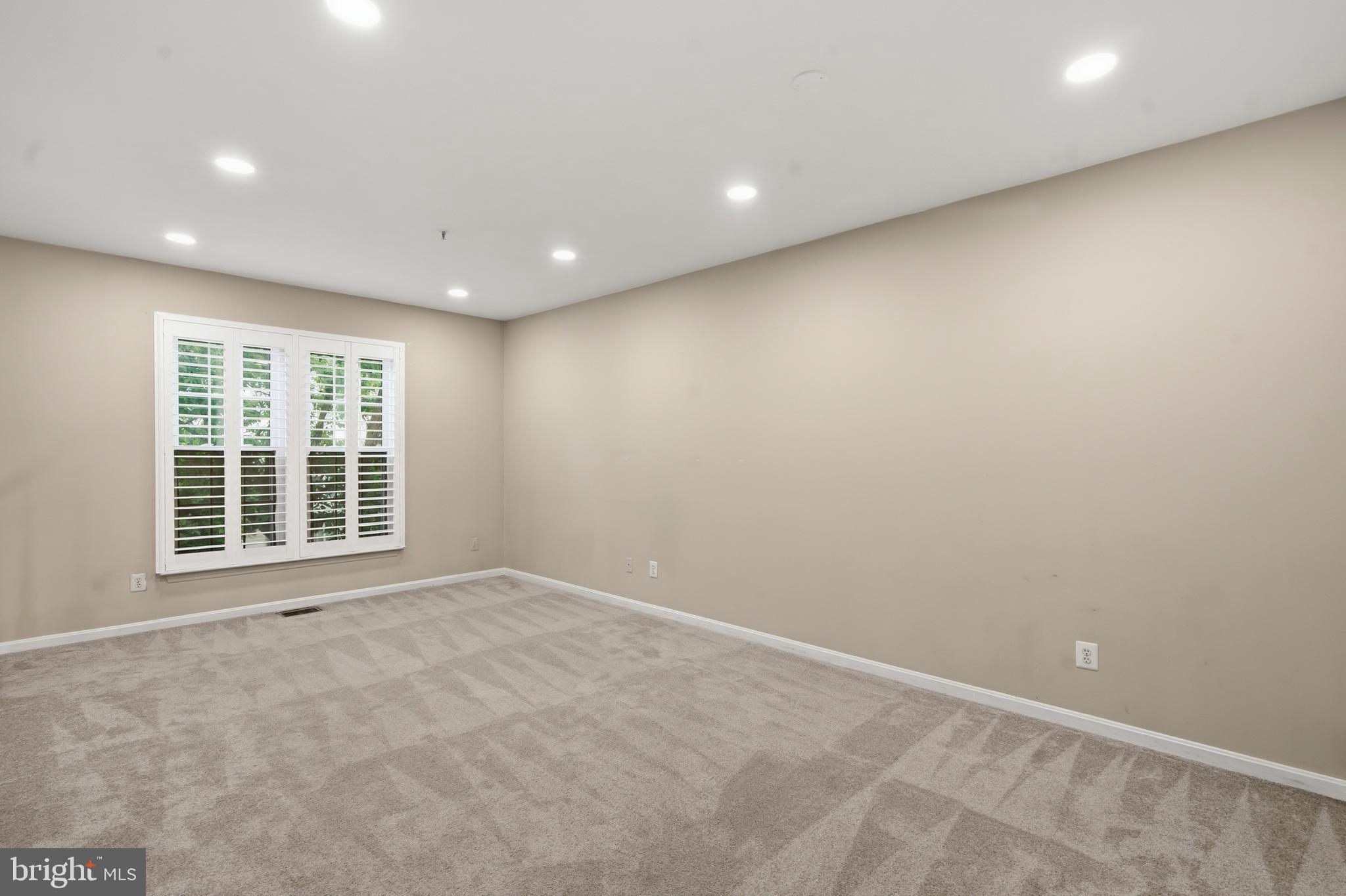 RUSSETT CENTER S - Residential