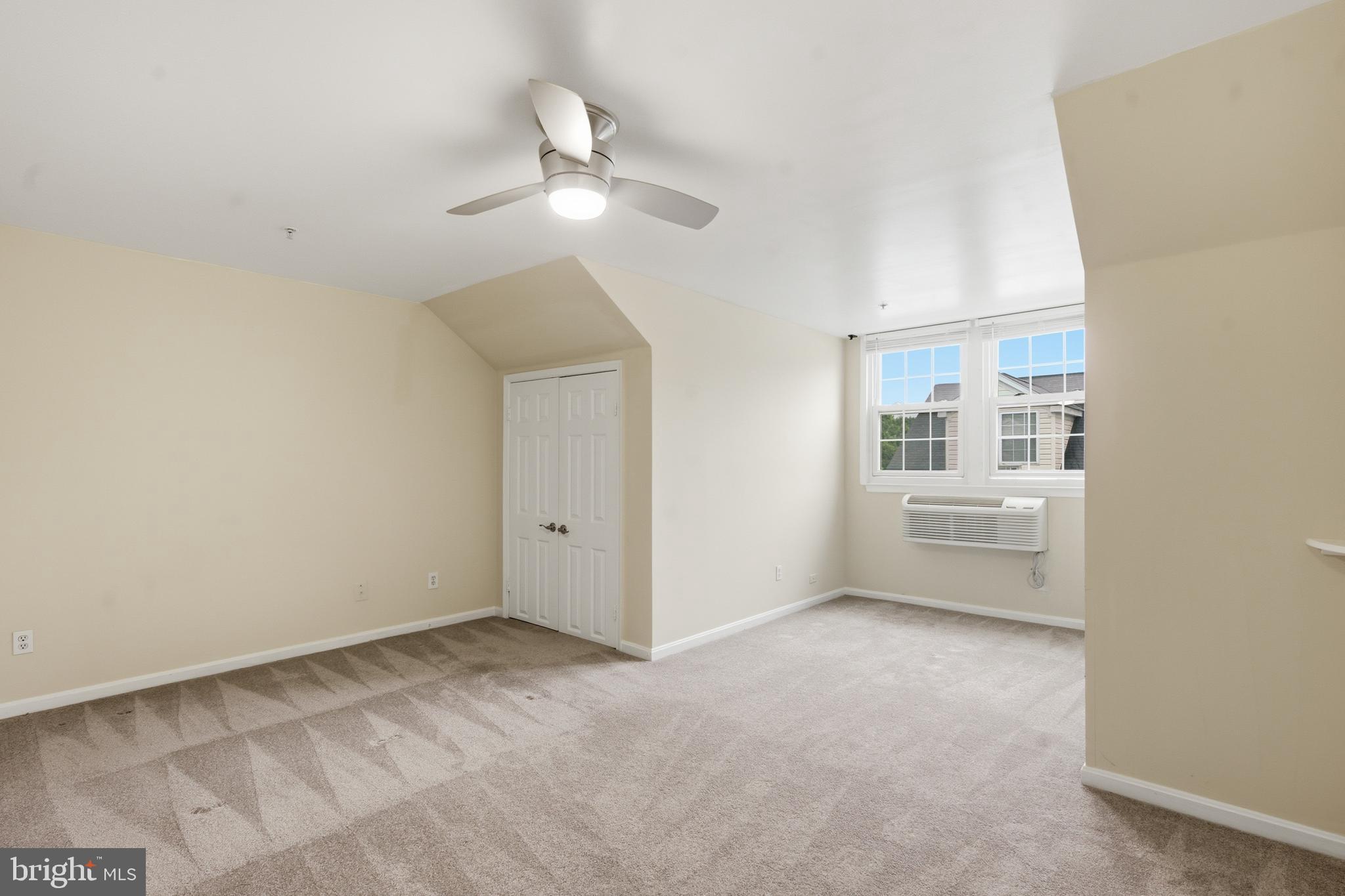 RUSSETT CENTER S - Residential