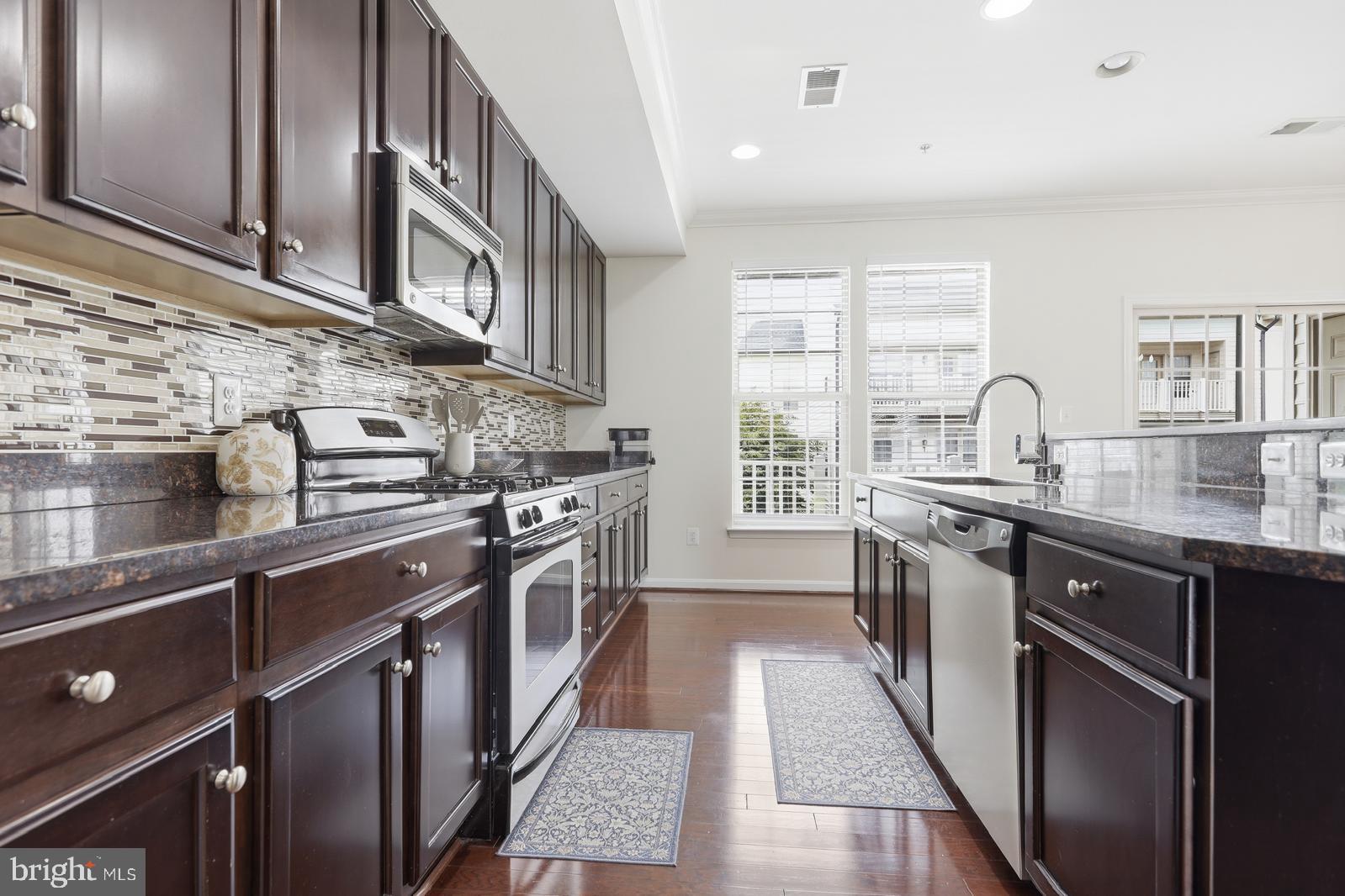 MADISON CRESCENT - Residential