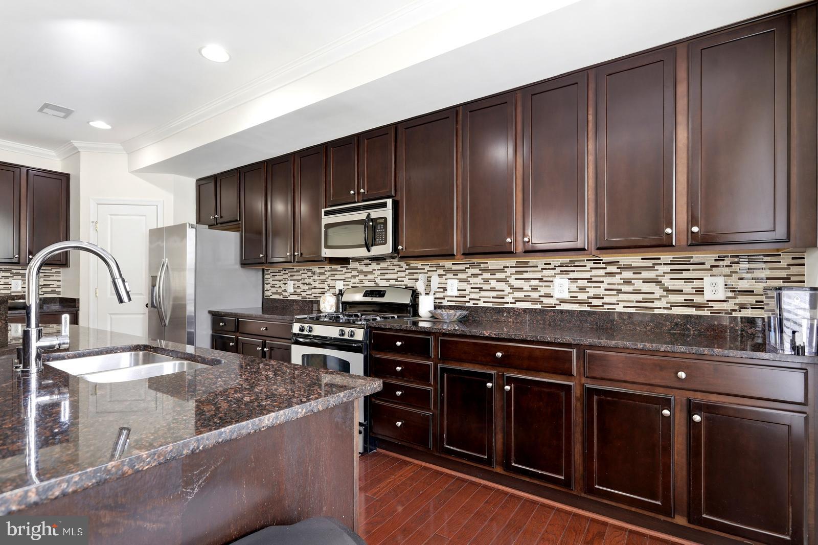 MADISON CRESCENT - Residential