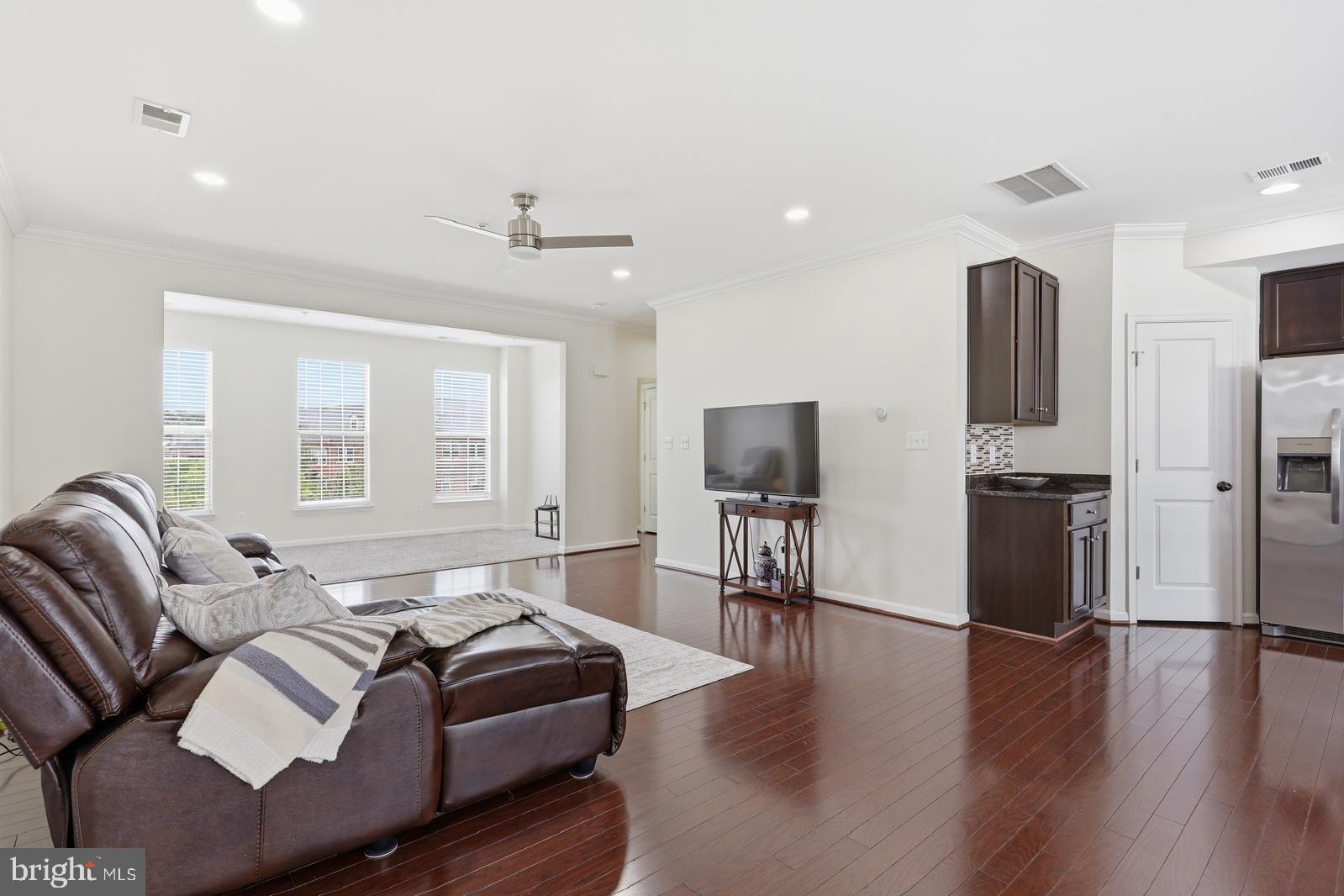 MADISON CRESCENT - Residential