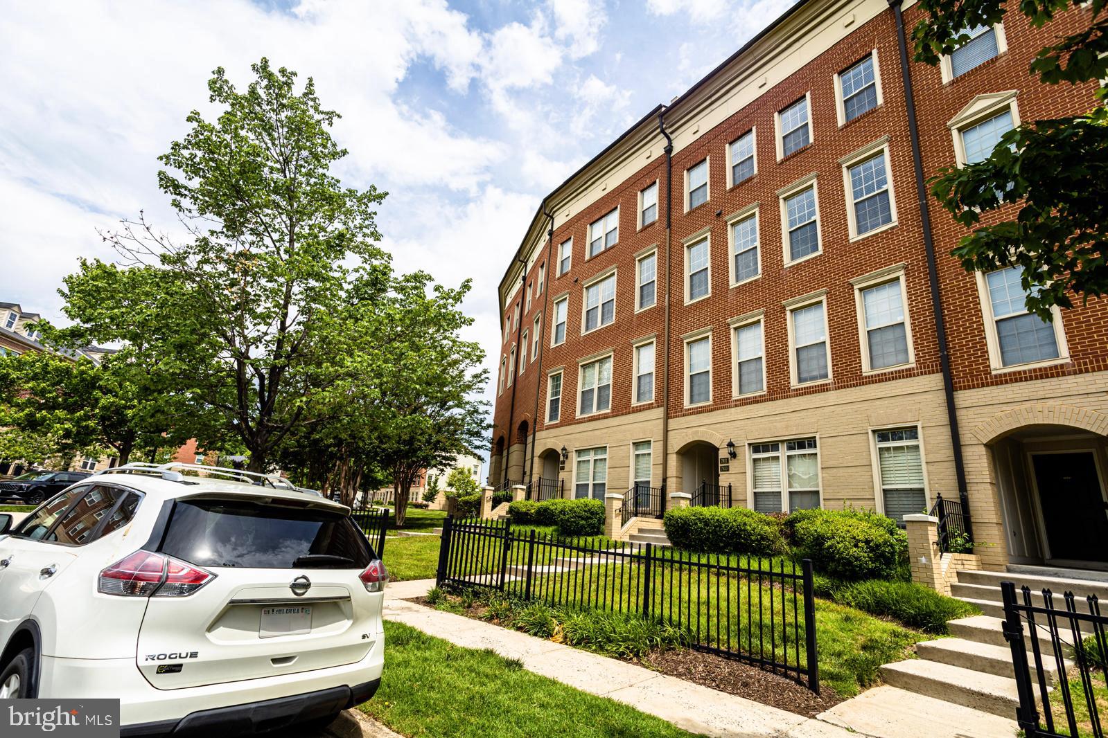 MADISON CRESCENT - Residential