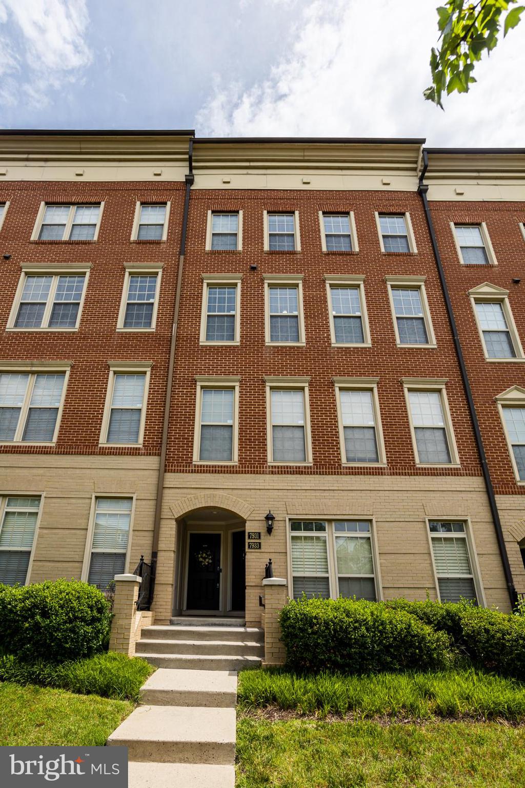 MADISON CRESCENT - Residential