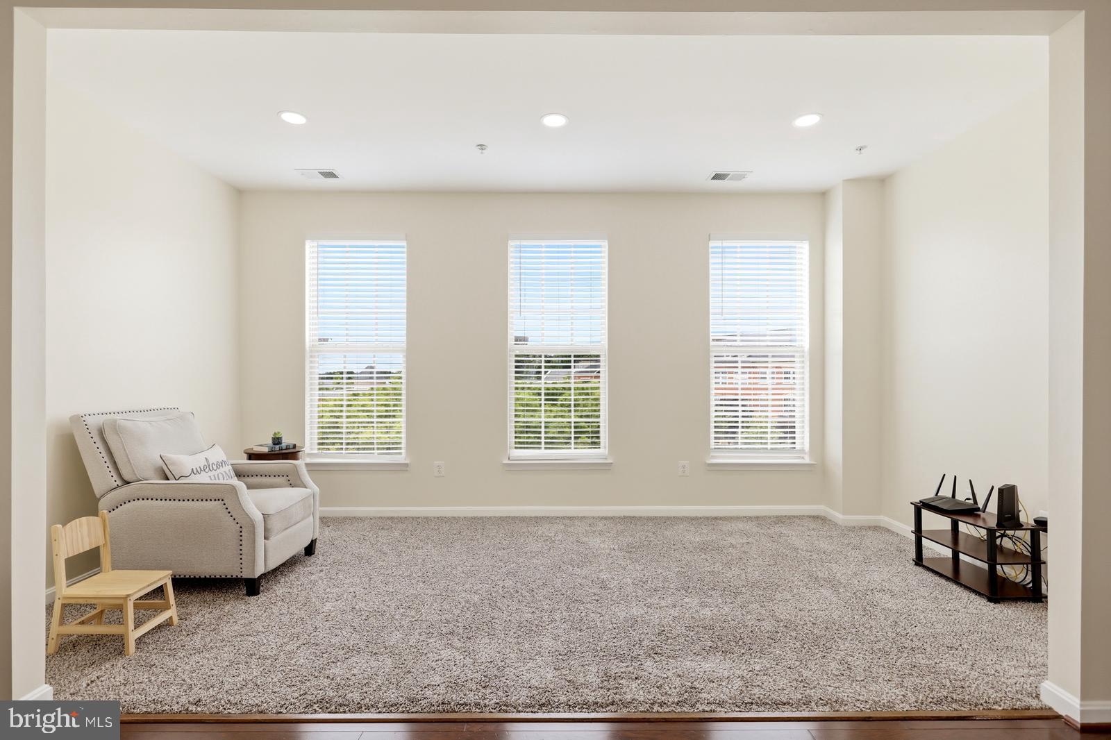 MADISON CRESCENT - Residential