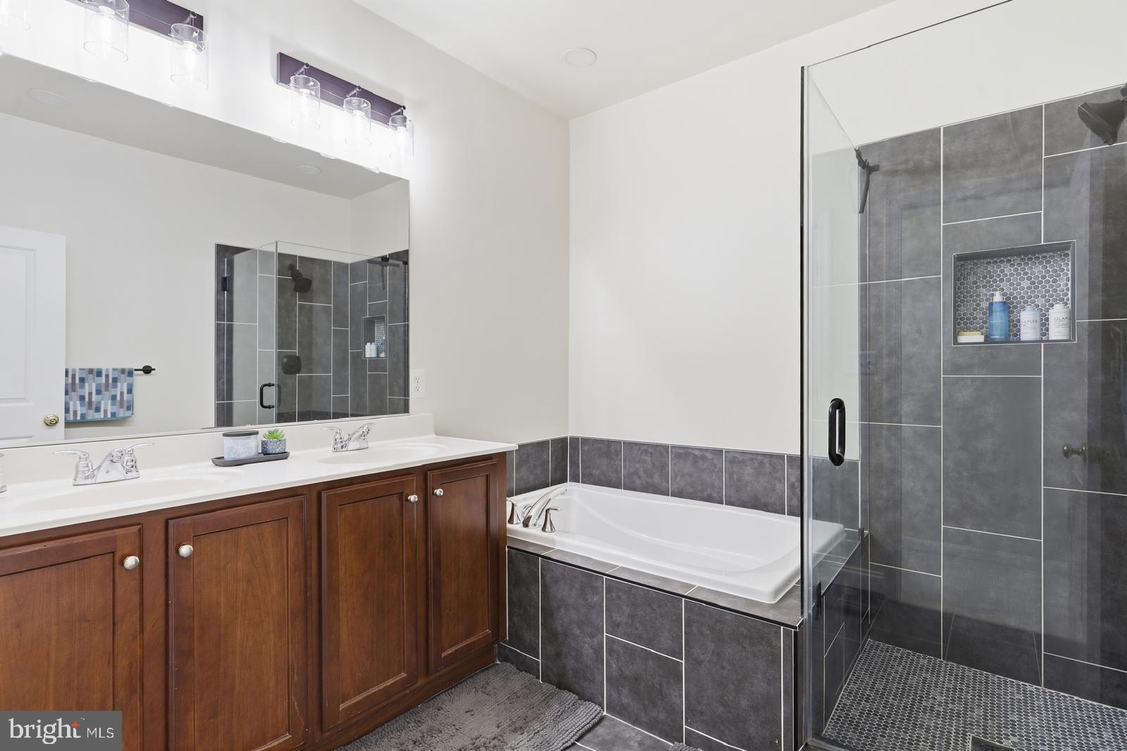 MADISON CRESCENT - Residential